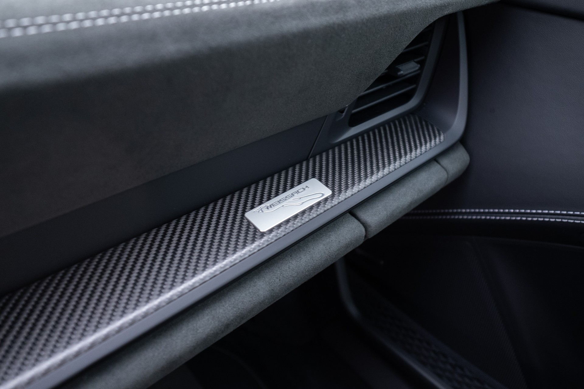 PORSCHE 911 Carrera GT3 Weissach Akrapovic-image-15