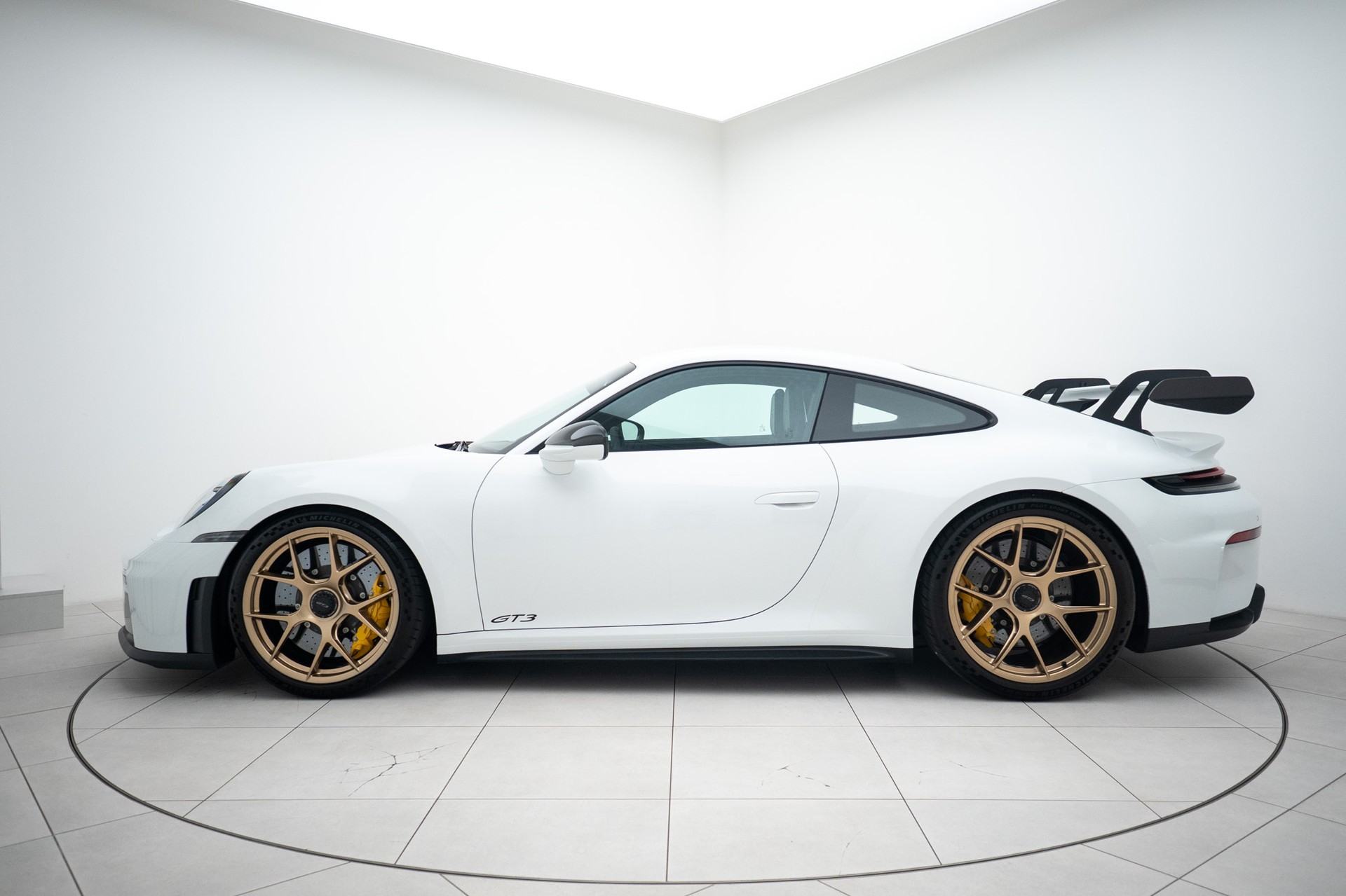 PORSCHE 911 Carrera GT3 Weissach Akrapovic-image-1