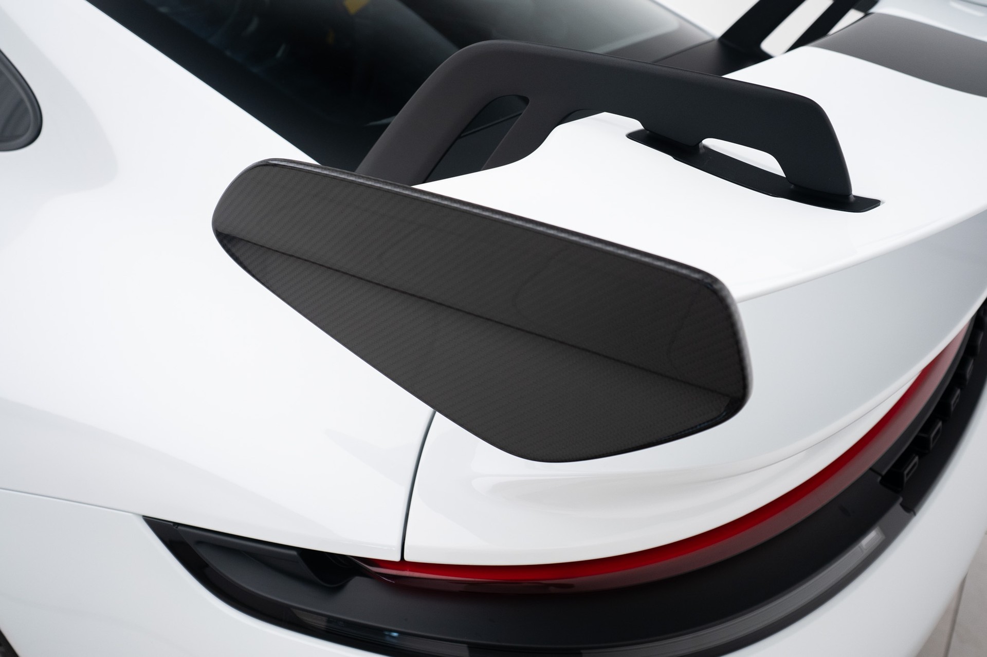 PORSCHE 911 Carrera GT3 Weissach Akrapovic-image-17