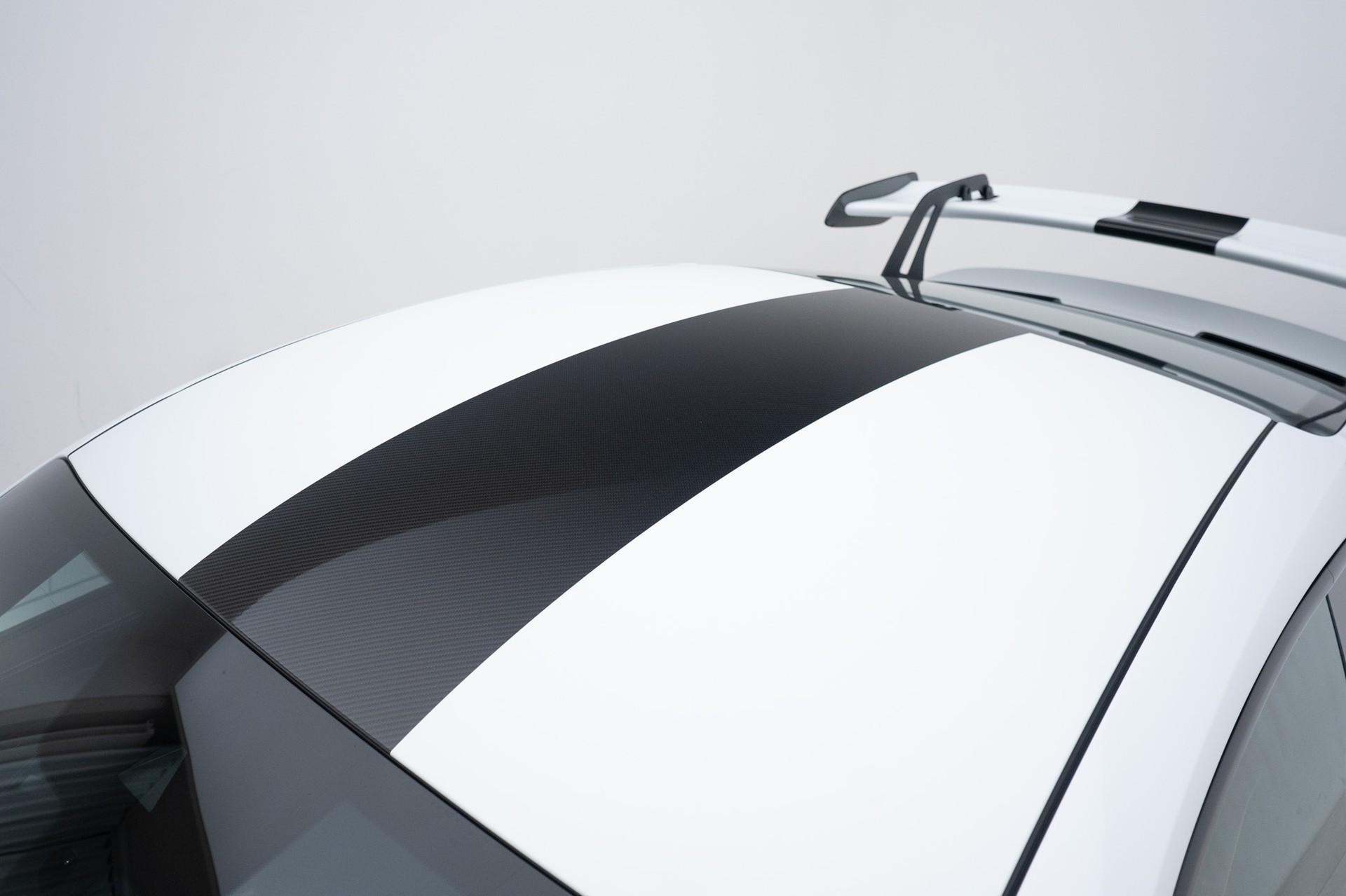 PORSCHE 911 Carrera GT3 Weissach Akrapovic-image-19