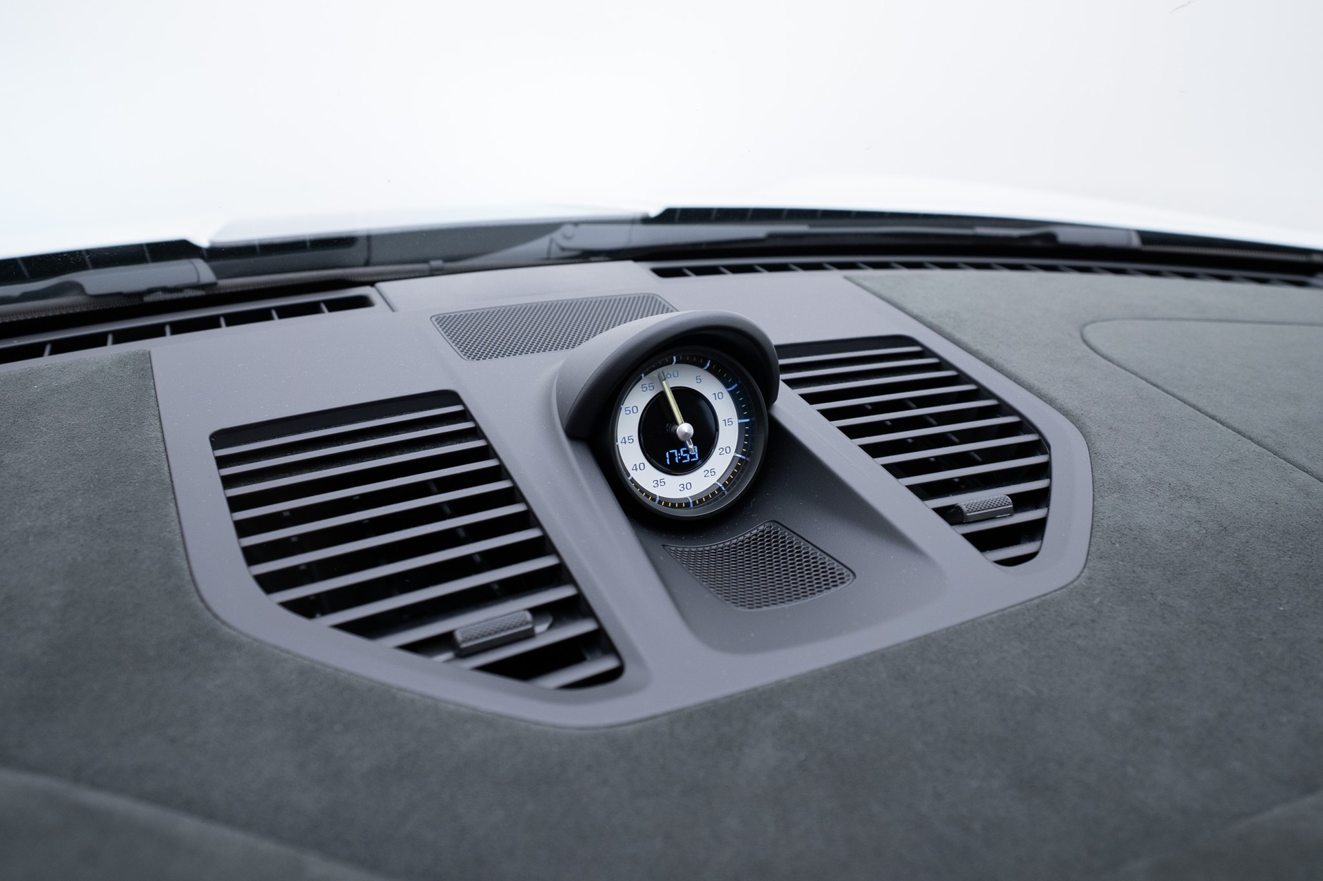PORSCHE 911 Carrera GT3 Weissach Akrapovic-image-14