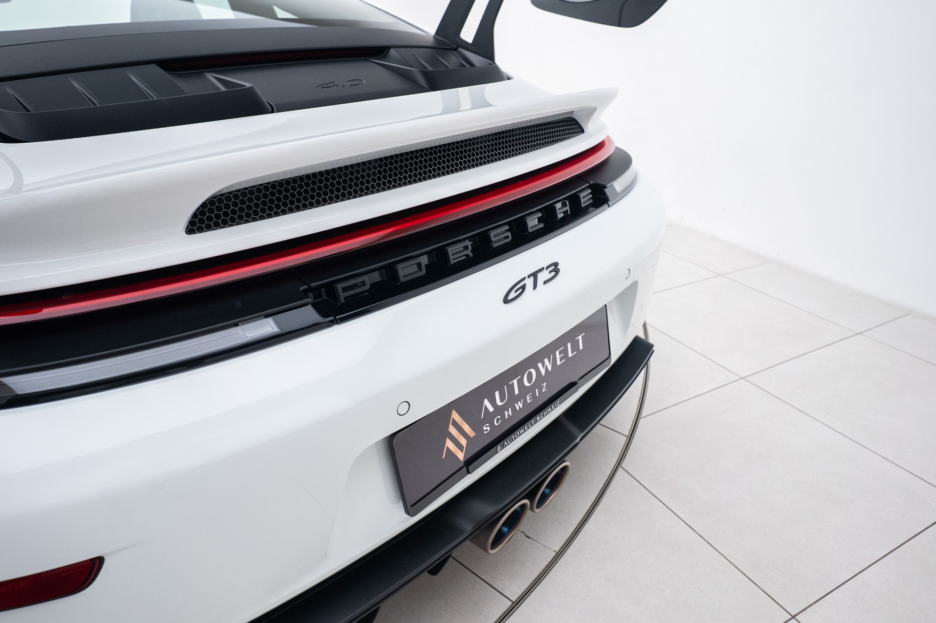 PORSCHE 911 Carrera GT3 Weissach Akrapovic-image-18