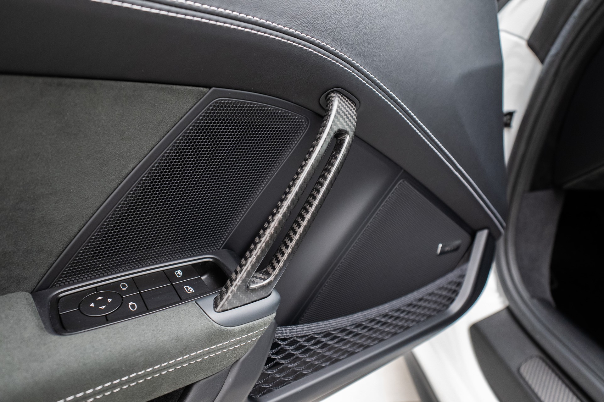 PORSCHE 911 Carrera GT3 Weissach Akrapovic-image-16
