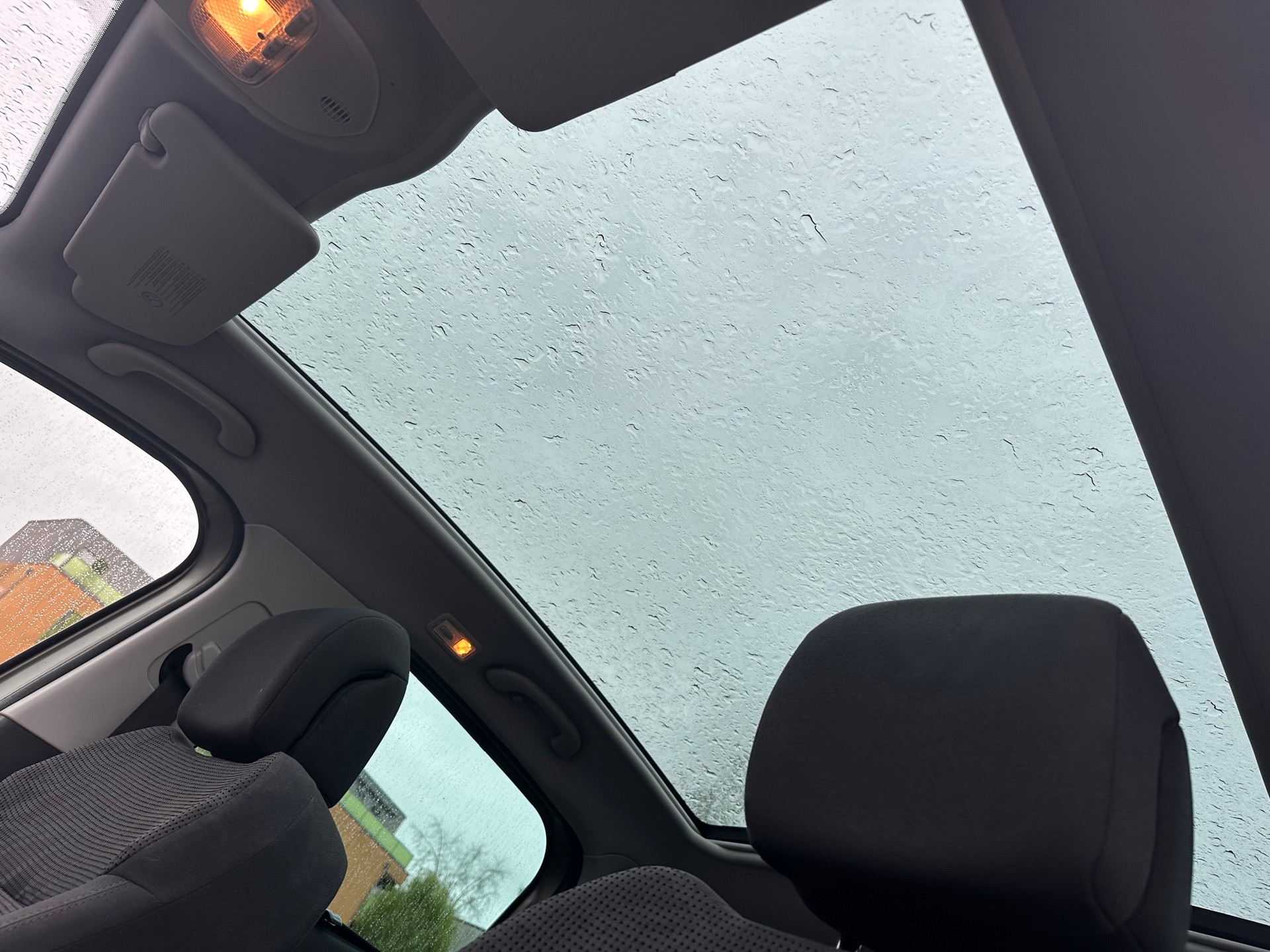 PEUGEOT 3008 1.6 HDI Swiss Edition EGS6-image-8
