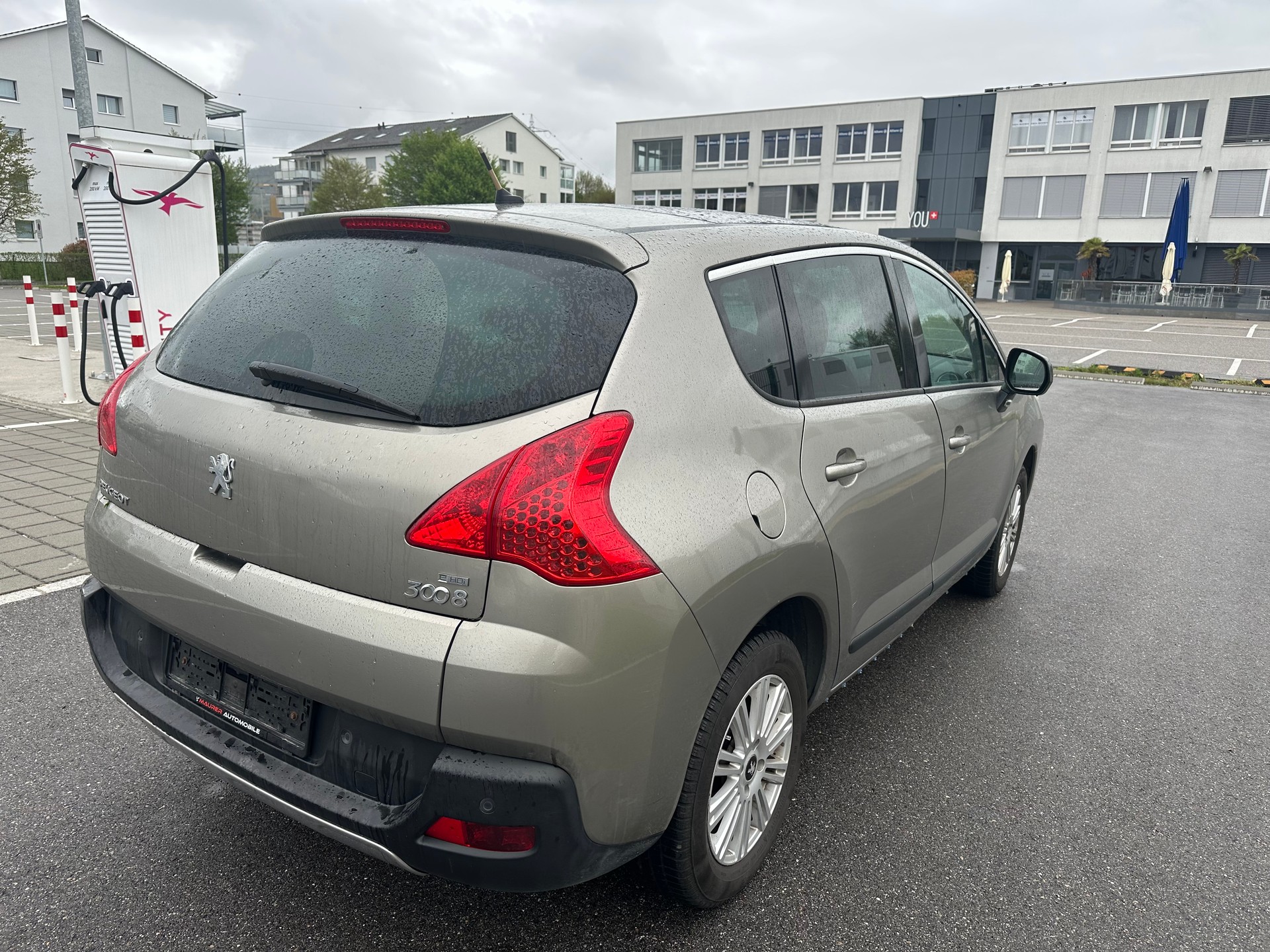 PEUGEOT 3008 1.6 HDI Swiss Edition EGS6-image-3