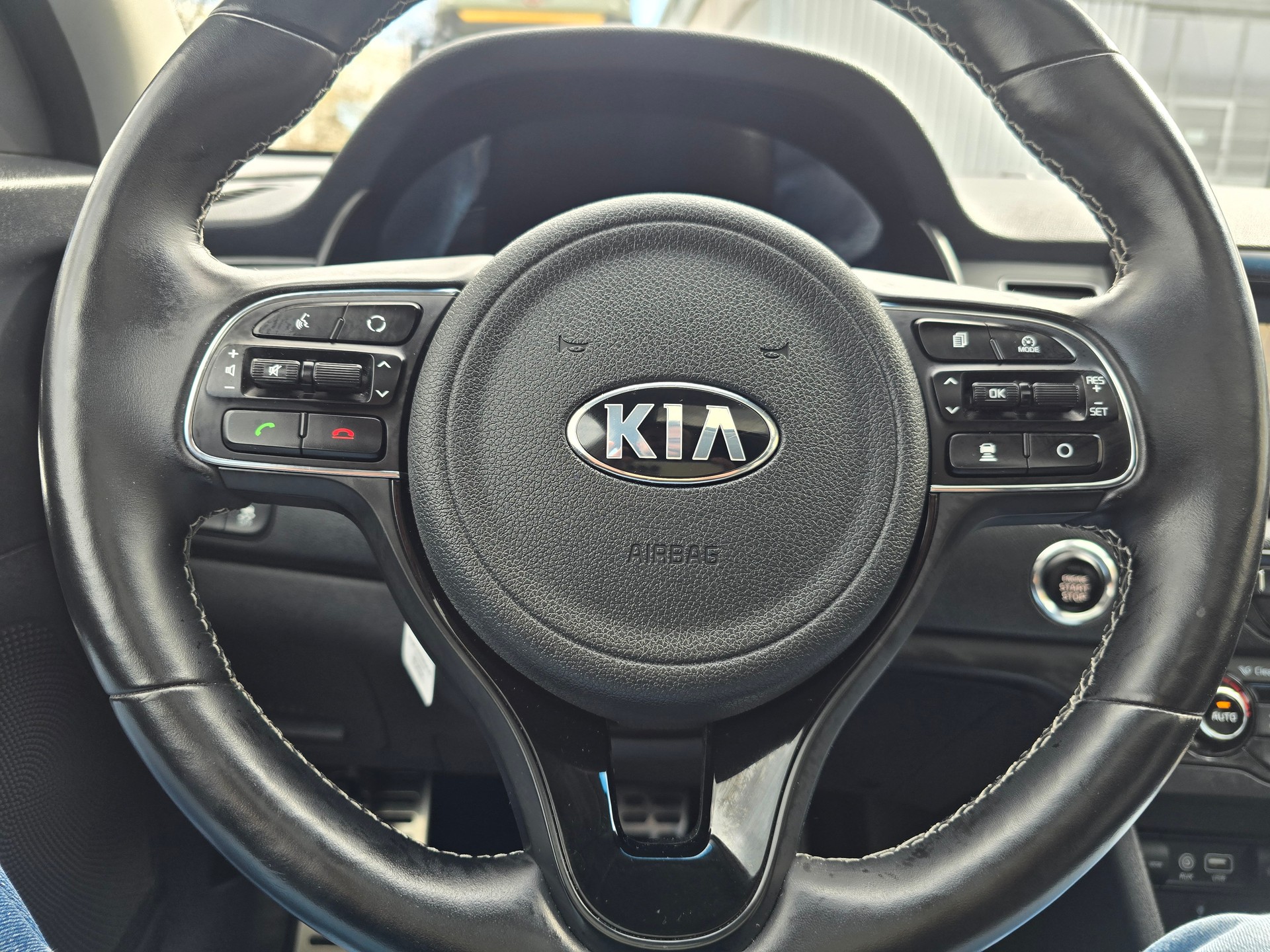 KIA Niro 1.6GDi Hybrid Style DCT-image-22