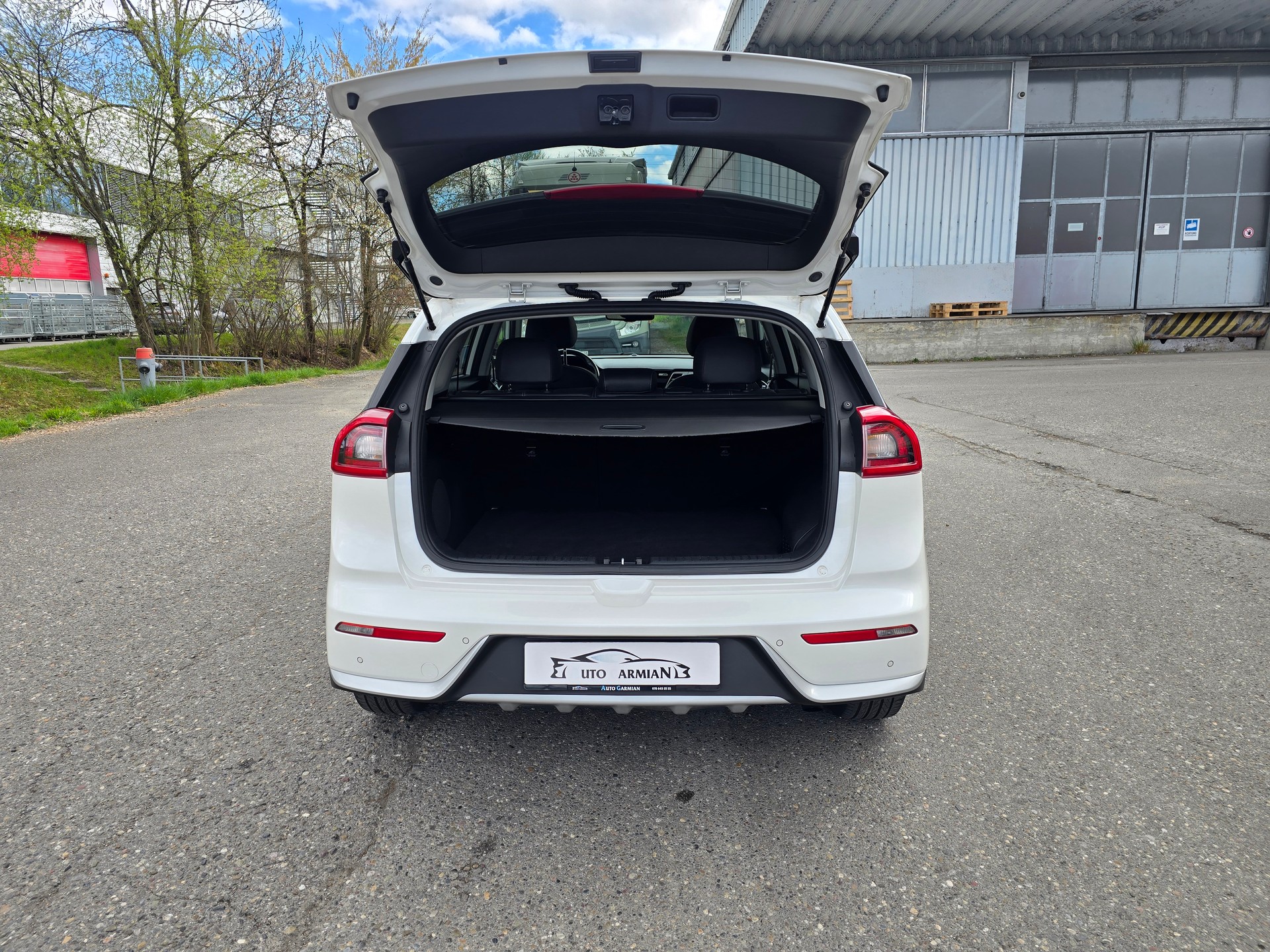 KIA Niro 1.6GDi Hybrid Style DCT-image-6