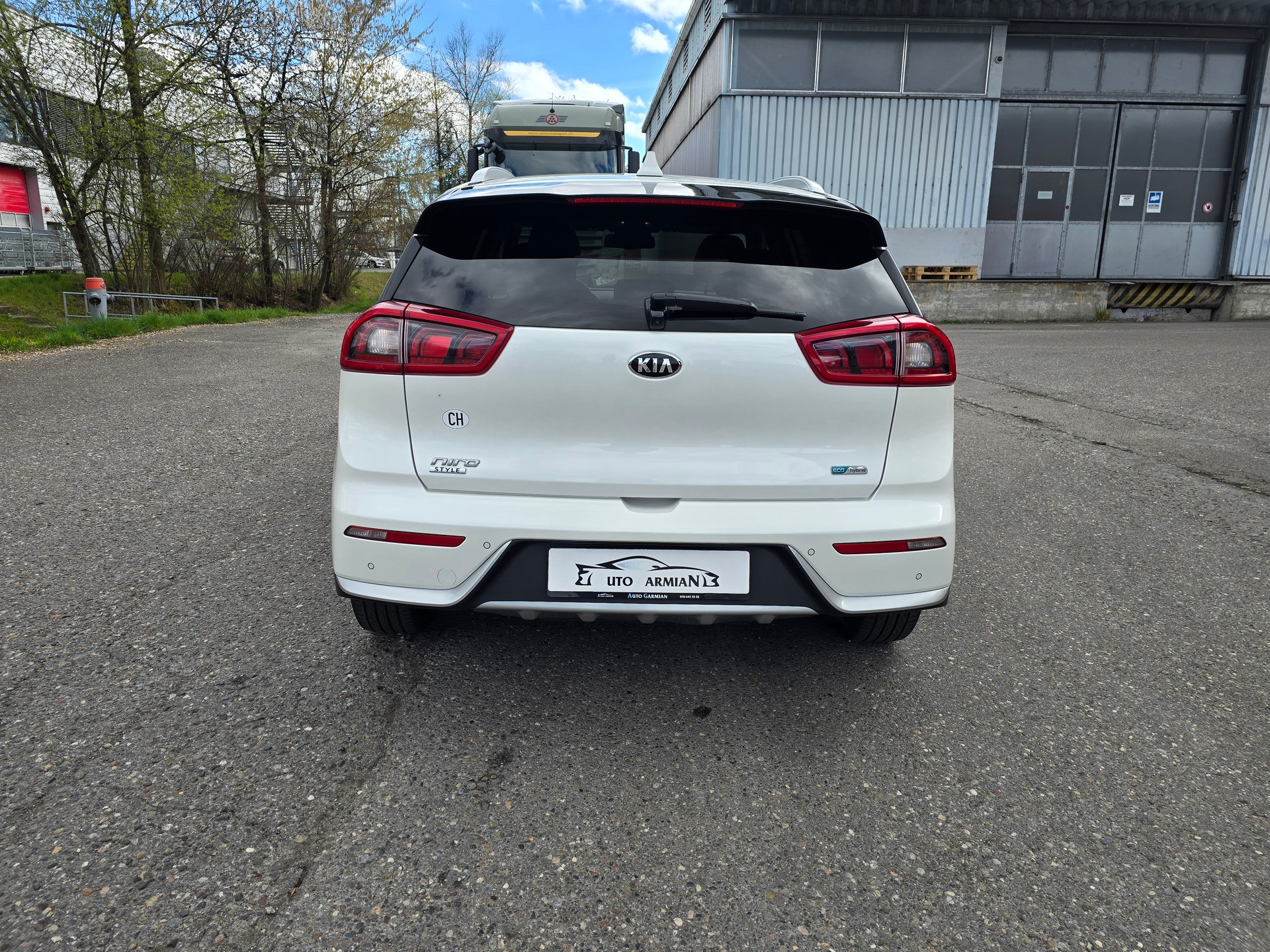 KIA Niro 1.6GDi Hybrid Style DCT-image-3