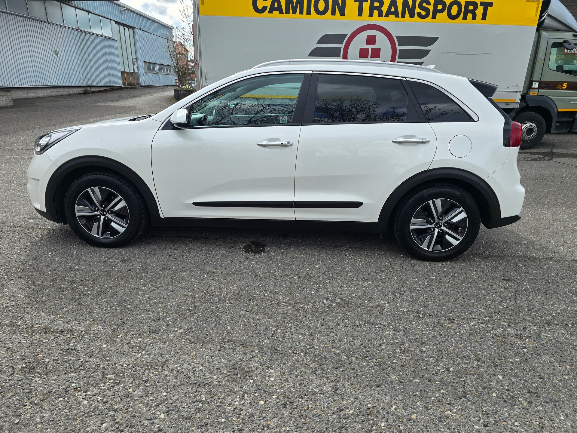 KIA Niro 1.6GDi Hybrid Style DCT-image-8