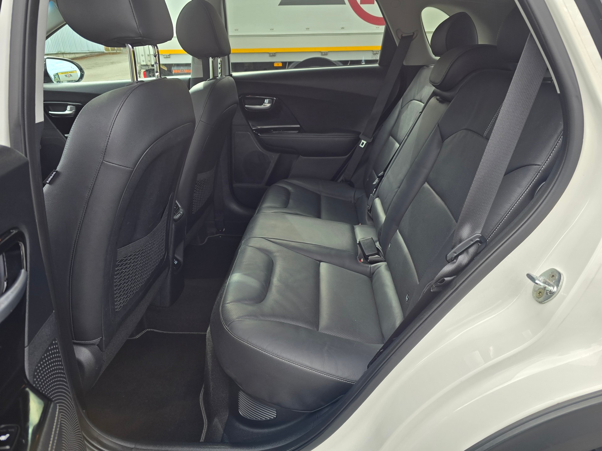 KIA Niro 1.6GDi Hybrid Style DCT-image-13