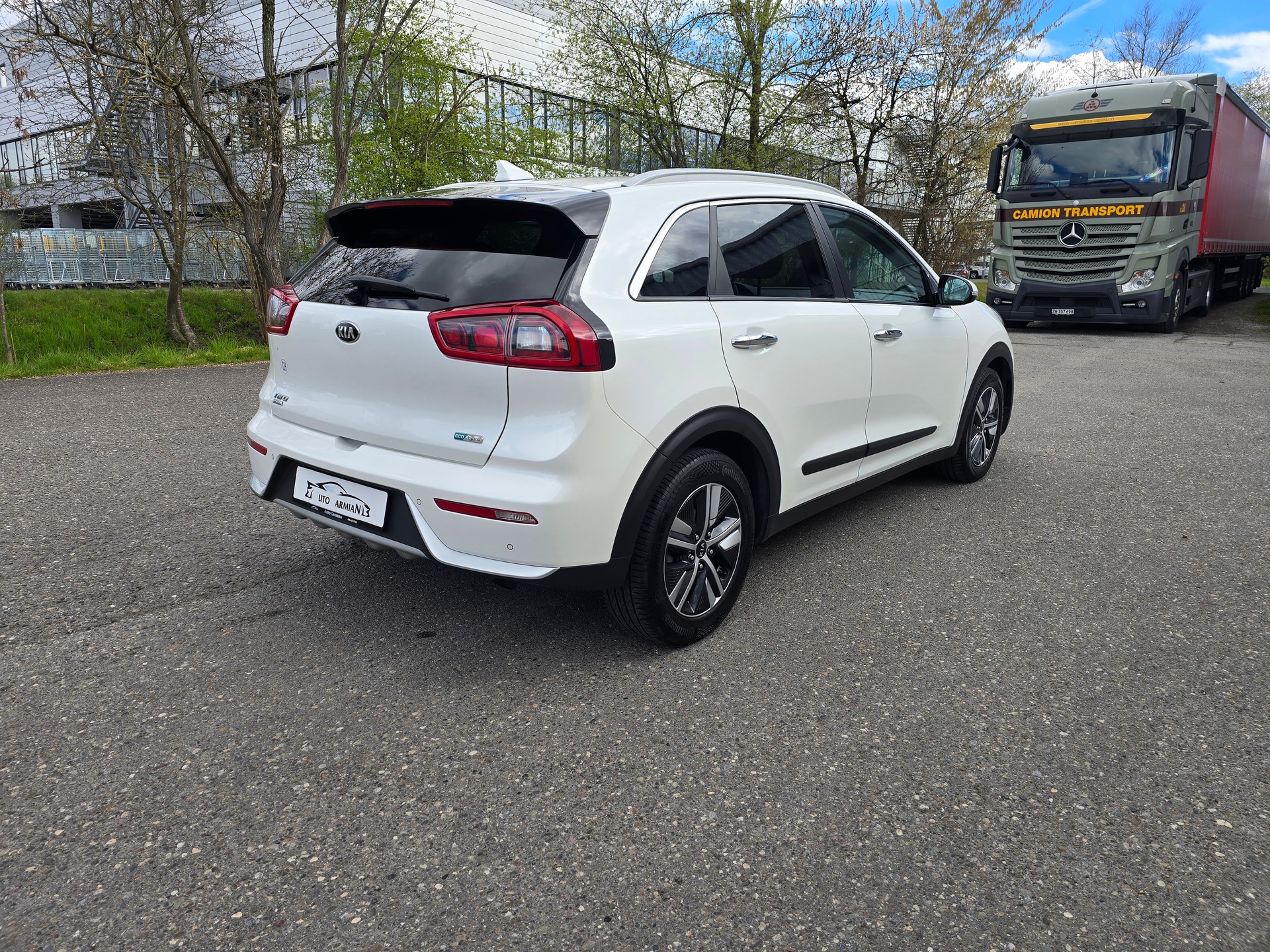 KIA Niro 1.6GDi Hybrid Style DCT-image-4