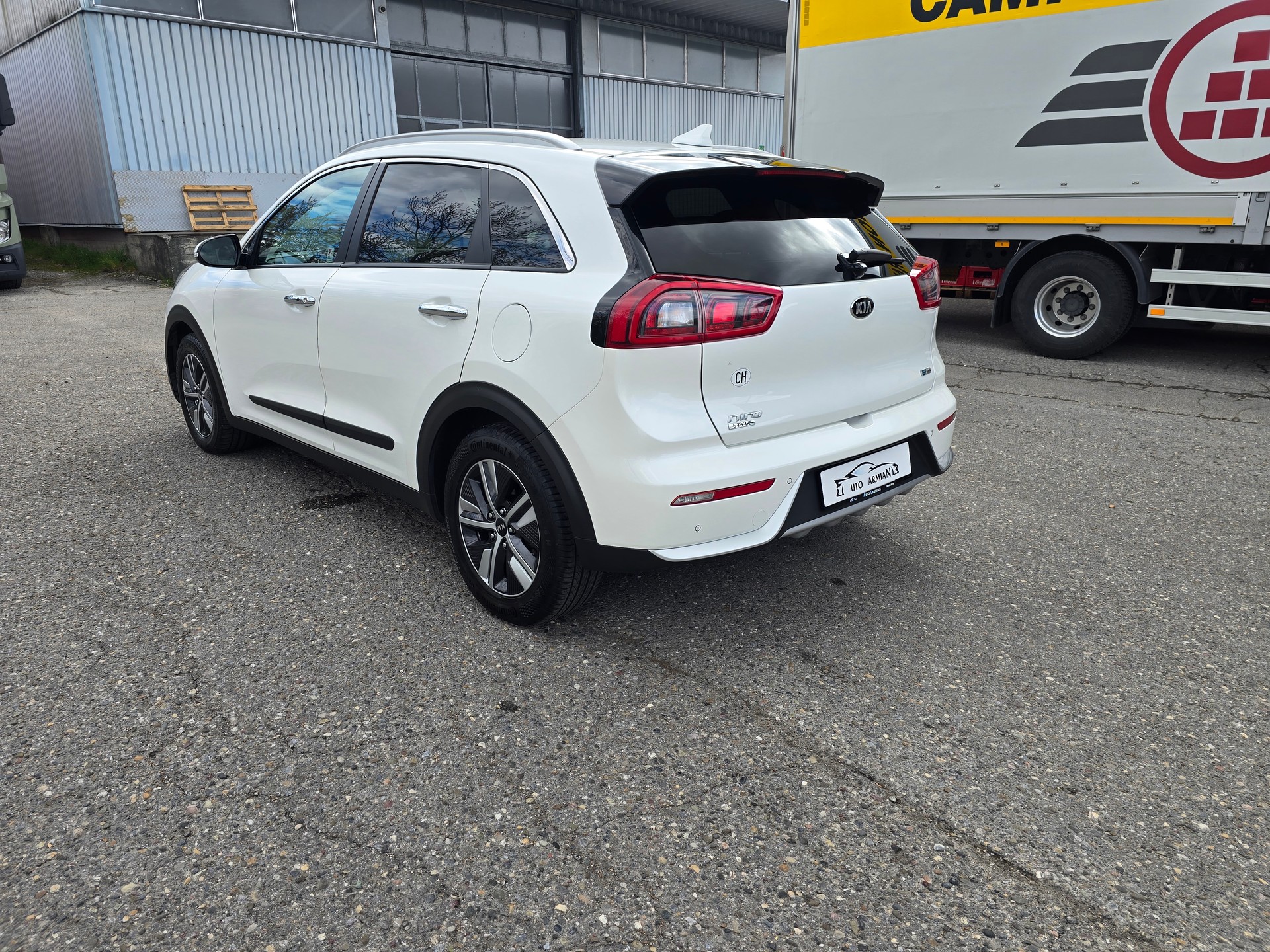 KIA Niro 1.6GDi Hybrid Style DCT-image-5