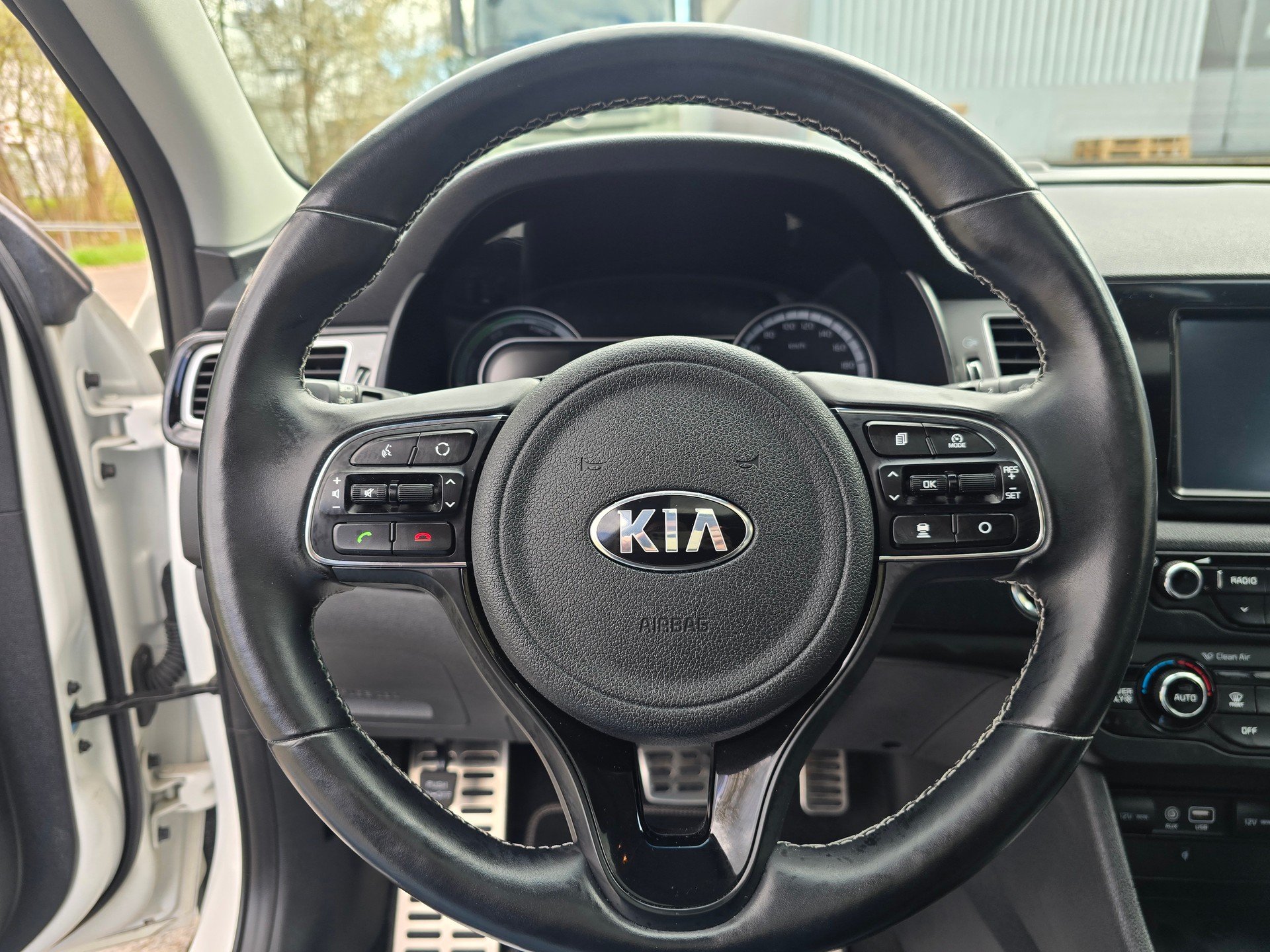 KIA Niro 1.6GDi Hybrid Style DCT-image-18