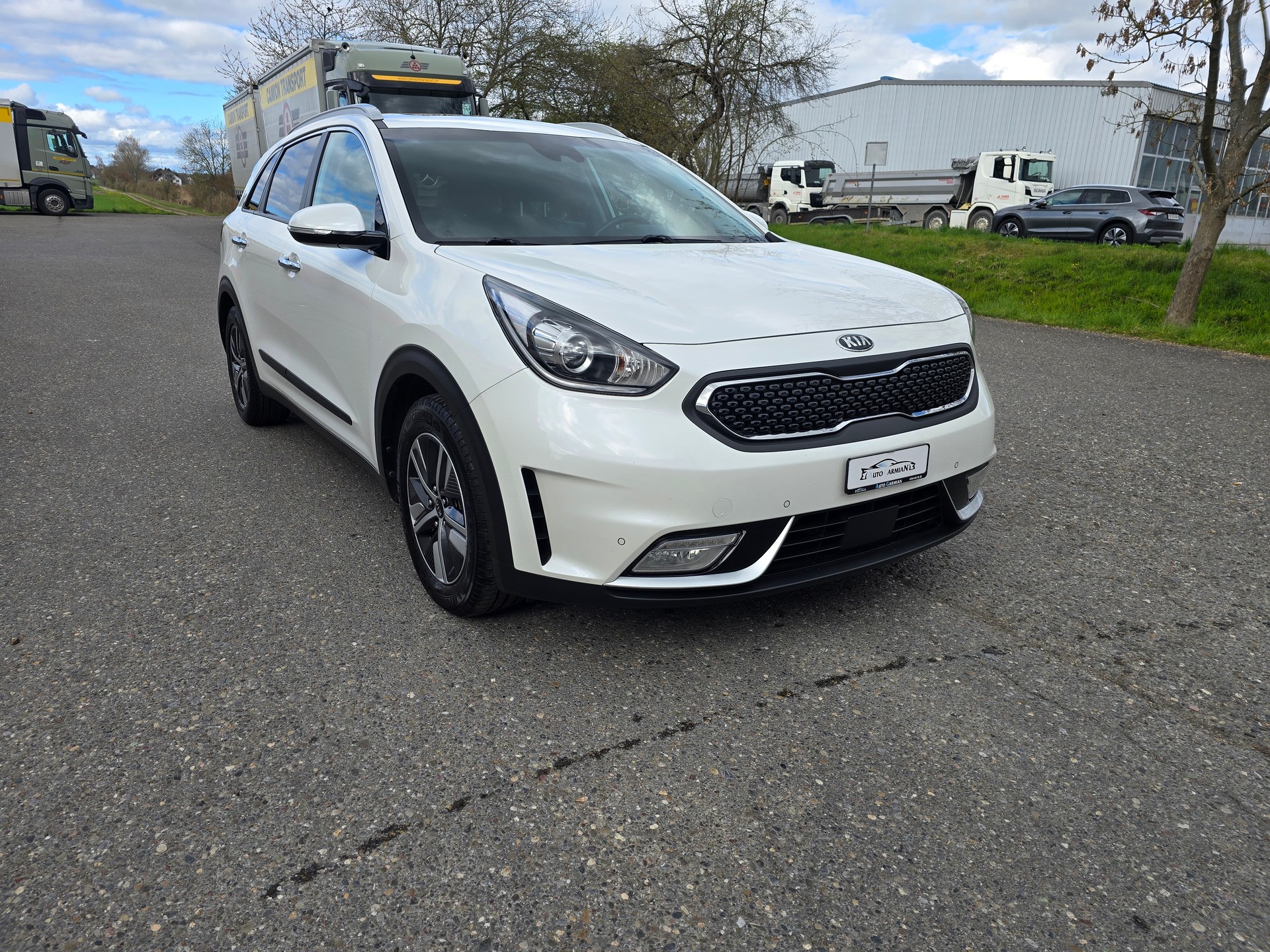 KIA Niro 1.6GDi Hybrid Style DCT-image-1