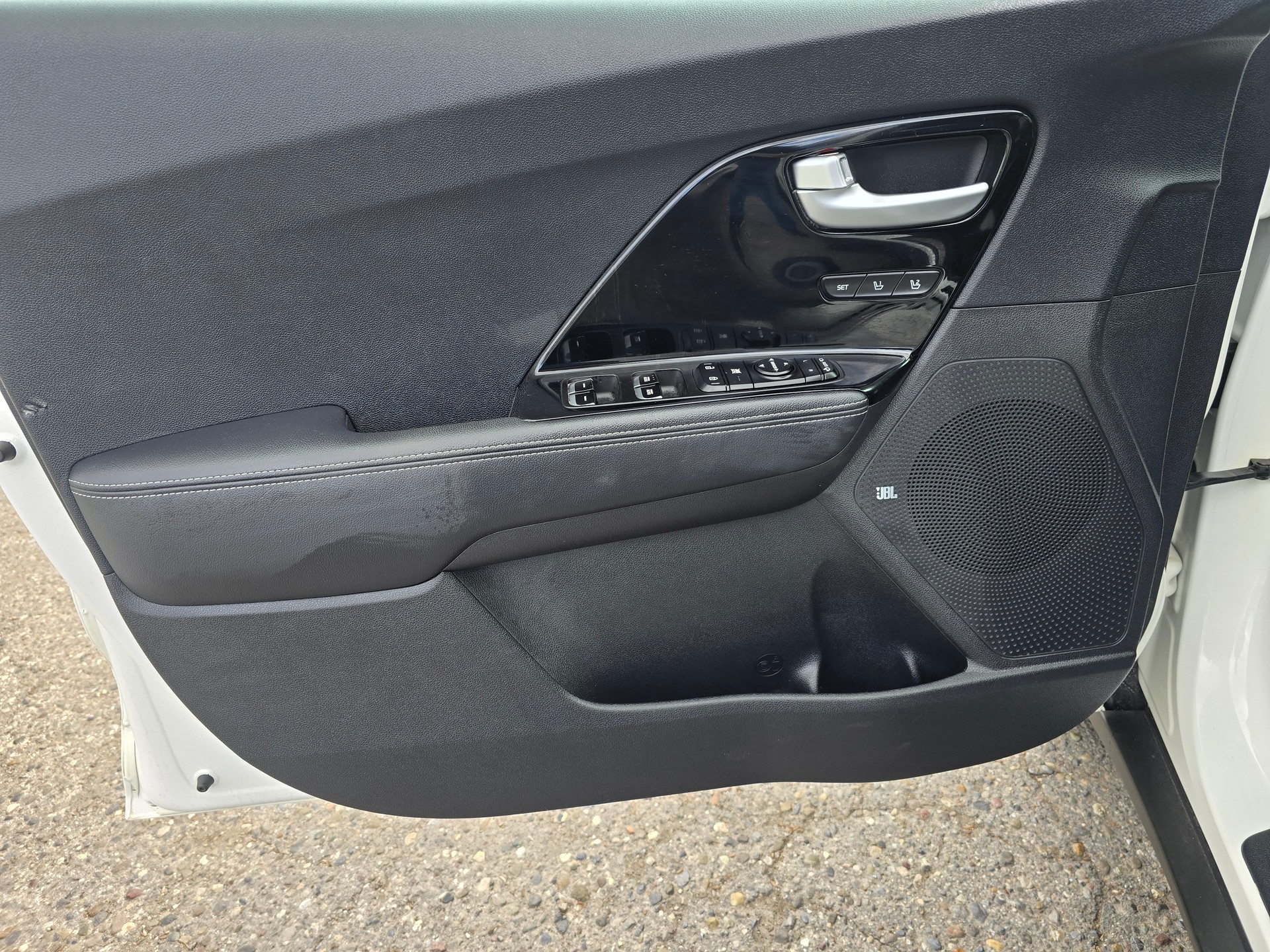 KIA Niro 1.6GDi Hybrid Style DCT-image-11