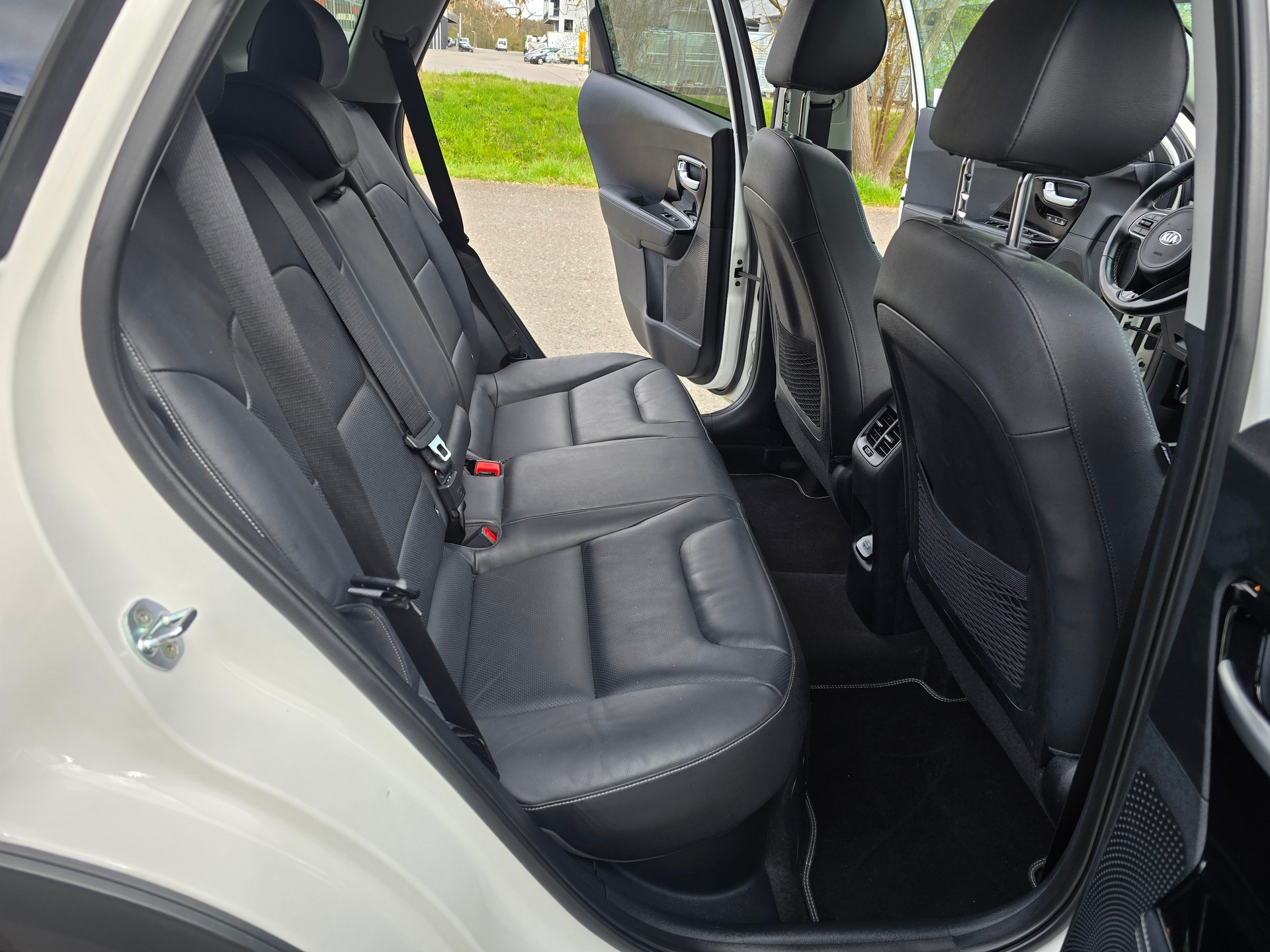 KIA Niro 1.6GDi Hybrid Style DCT-image-15
