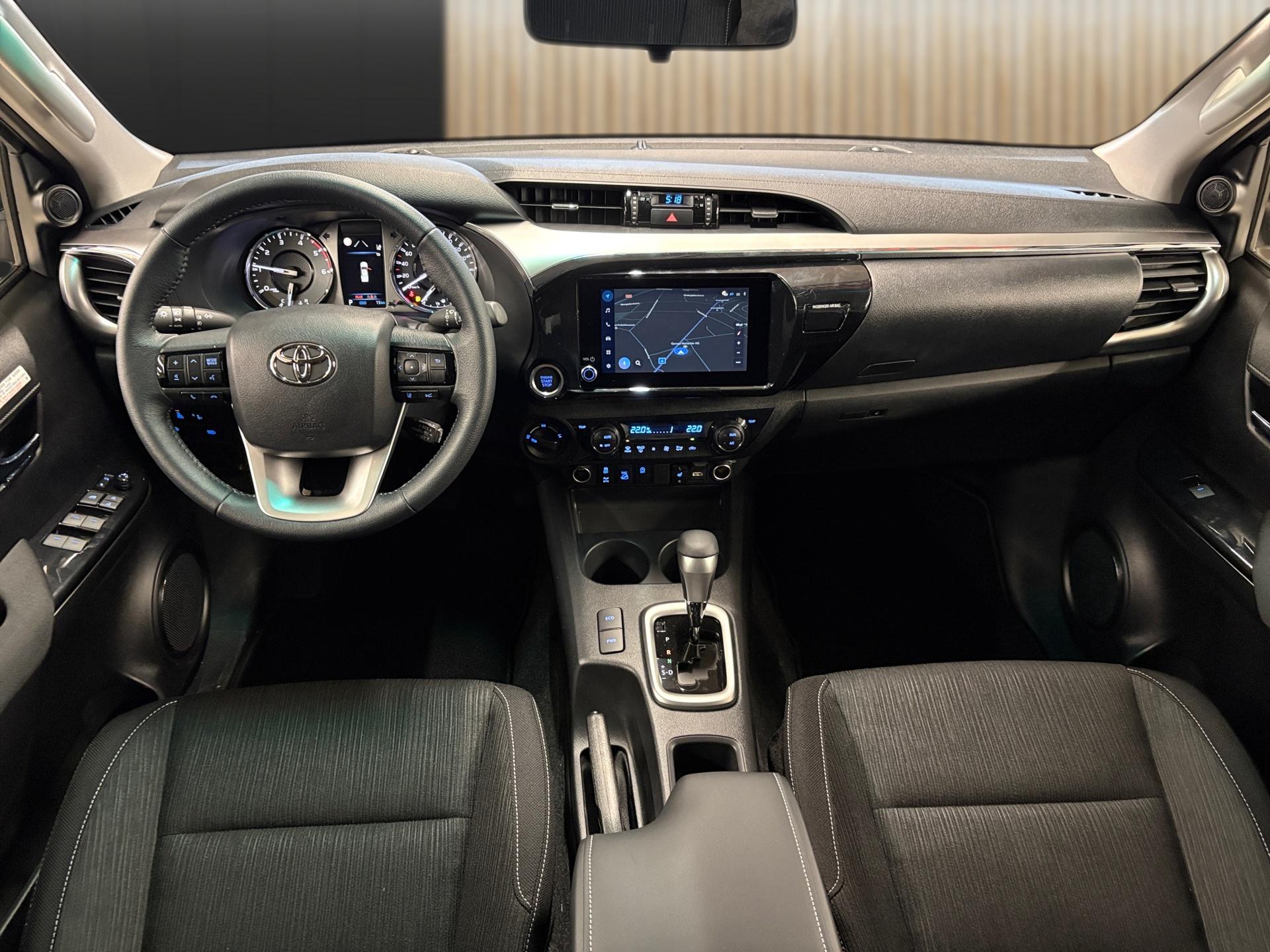 TOYOTA Hilux Double Cab.-Pick-up 2.4 D-4D 150 Style-image-12