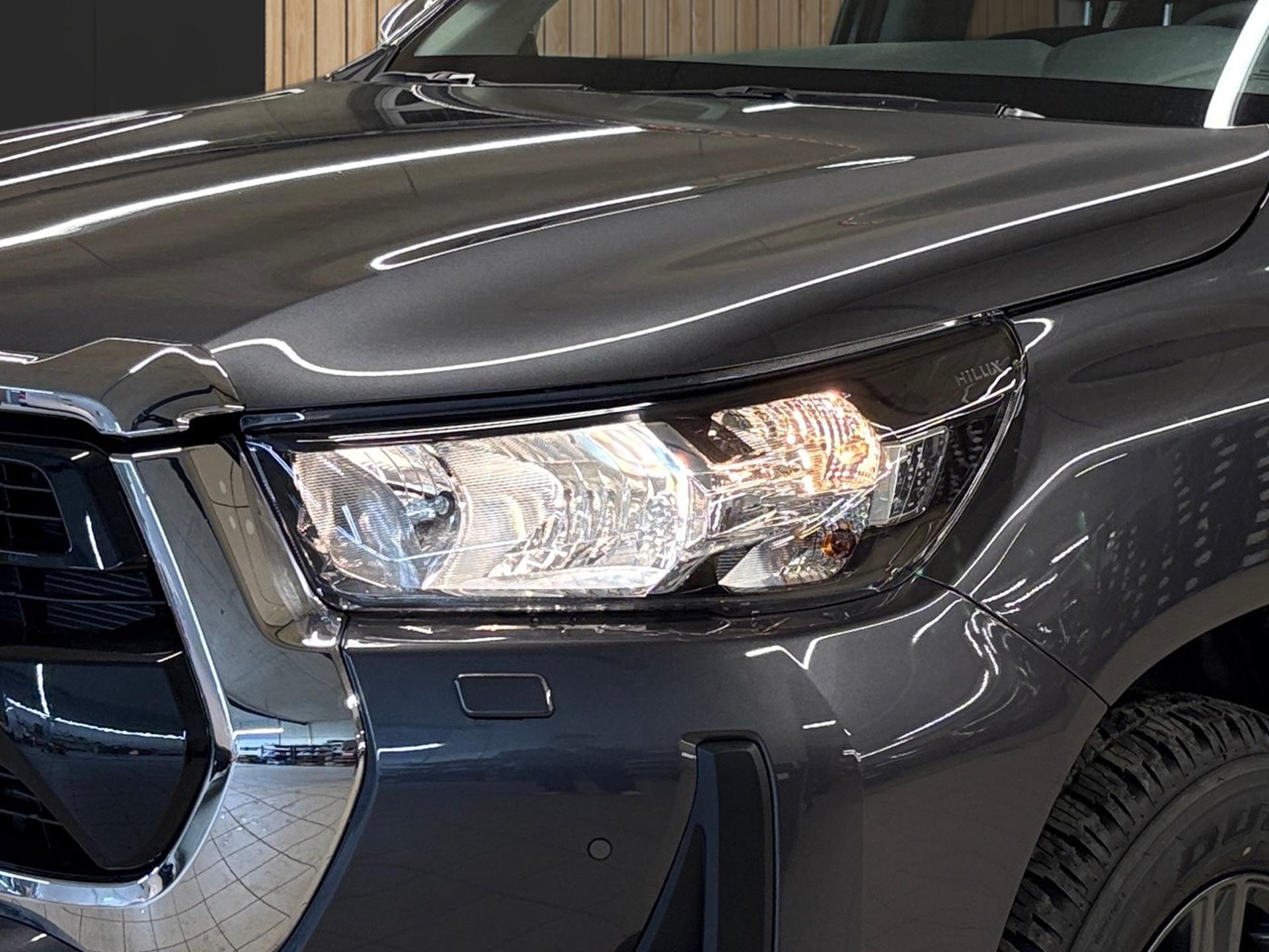 TOYOTA Hilux Double Cab.-Pick-up 2.4 D-4D 150 Style-image-8