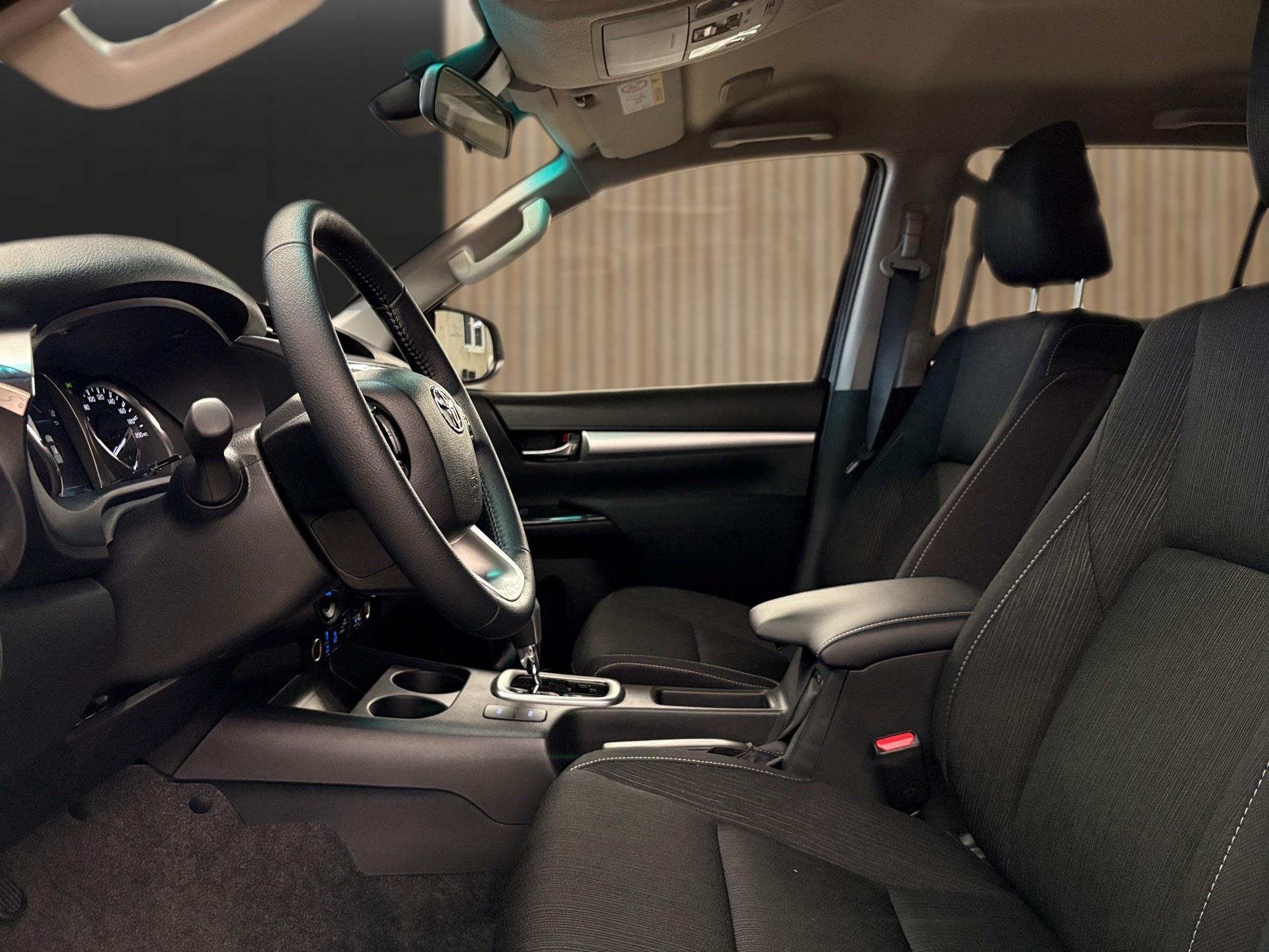 TOYOTA Hilux Double Cab.-Pick-up 2.4 D-4D 150 Style-image-10