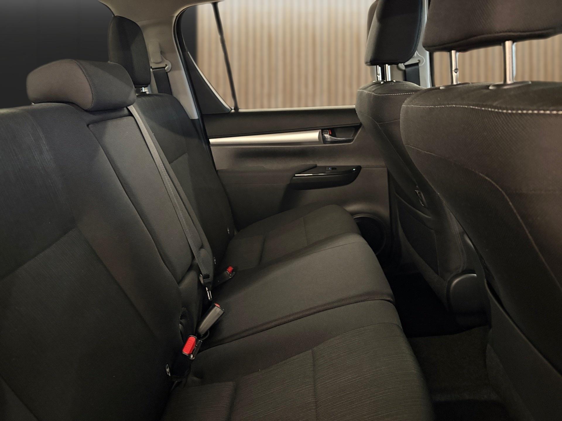 TOYOTA Hilux Double Cab.-Pick-up 2.4 D-4D 150 Style-image-13