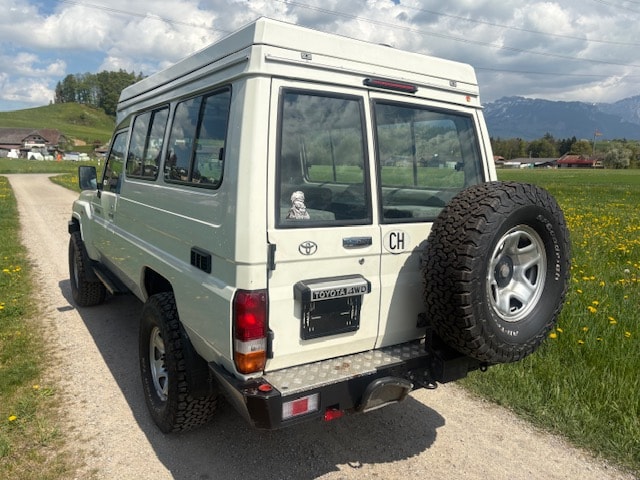 TOYOTA HZJ 78 Buschtaxi-image-2