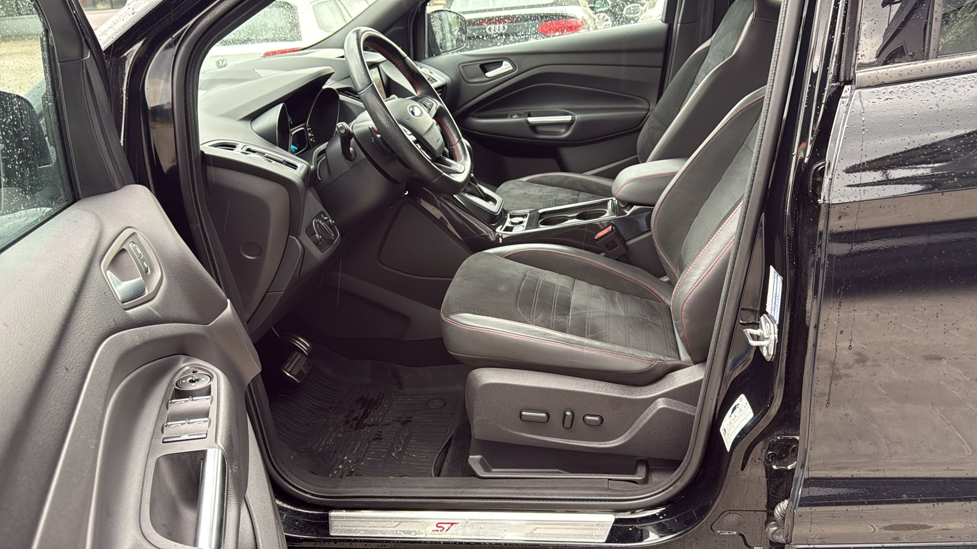 FORD Kuga 2.0 TDCi ST Line High 4WD PowerShift-image-26