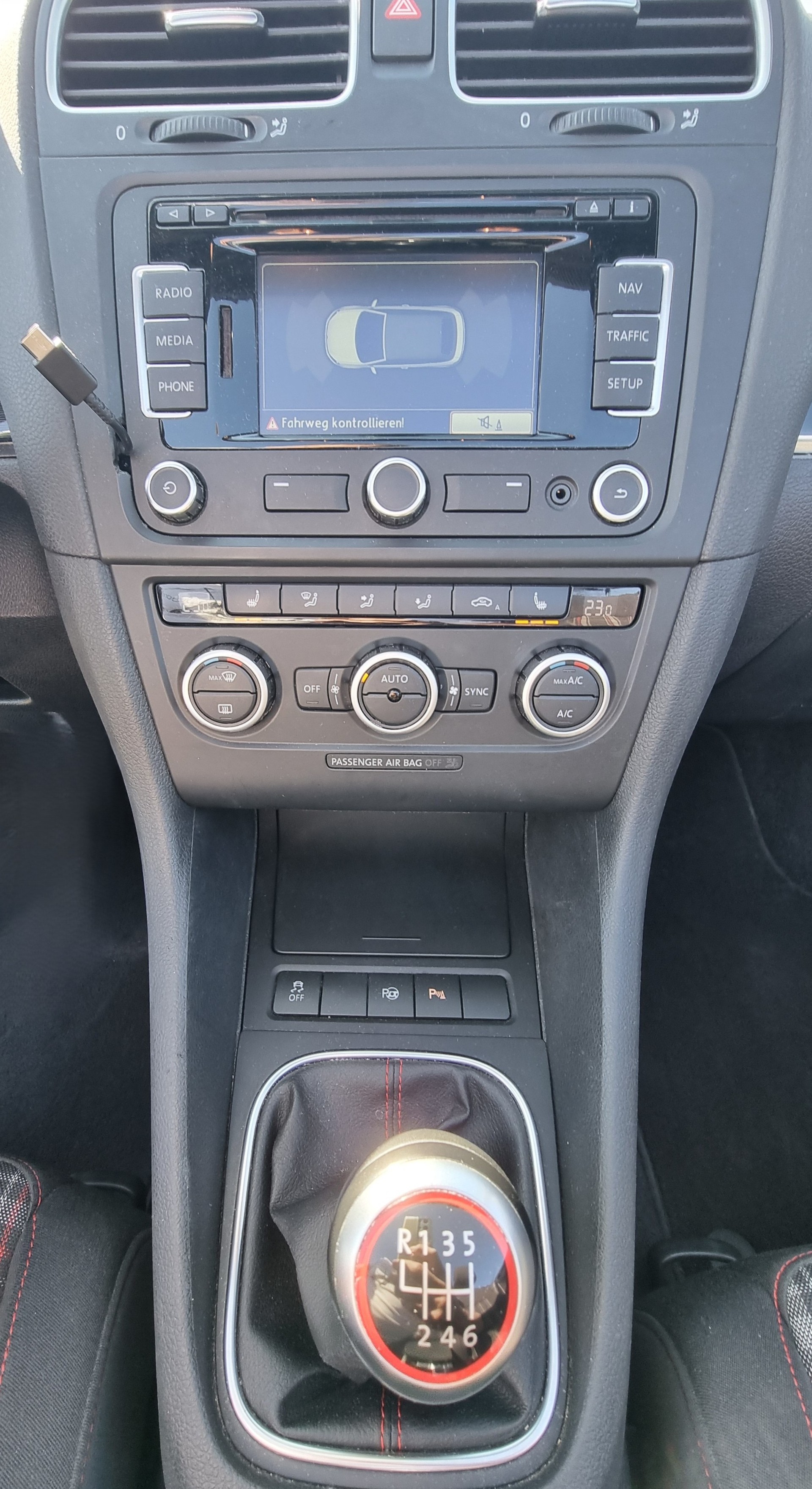 VW 2.0 TSI GTI-image-13