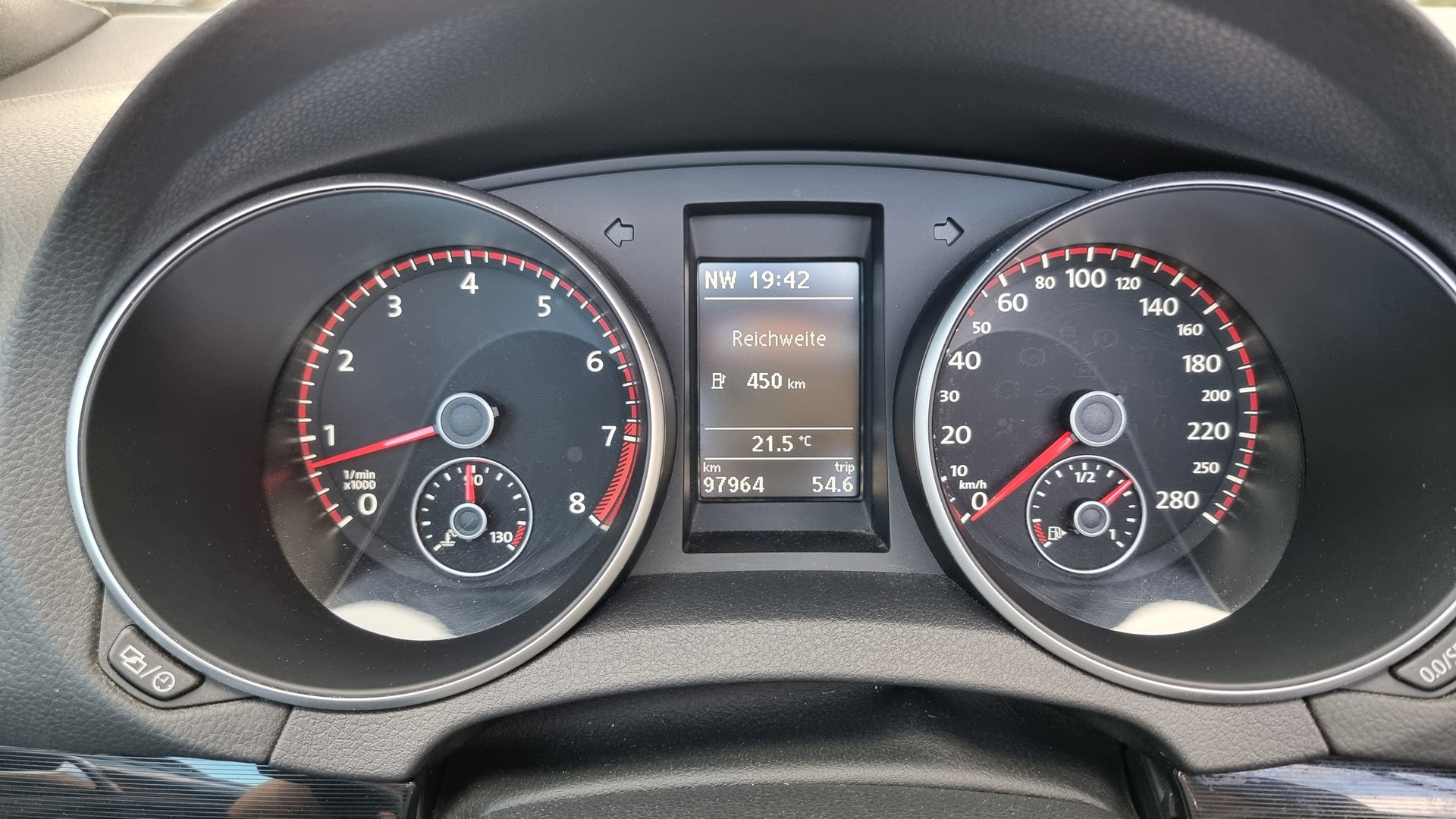 VW 2.0 TSI GTI-image-12