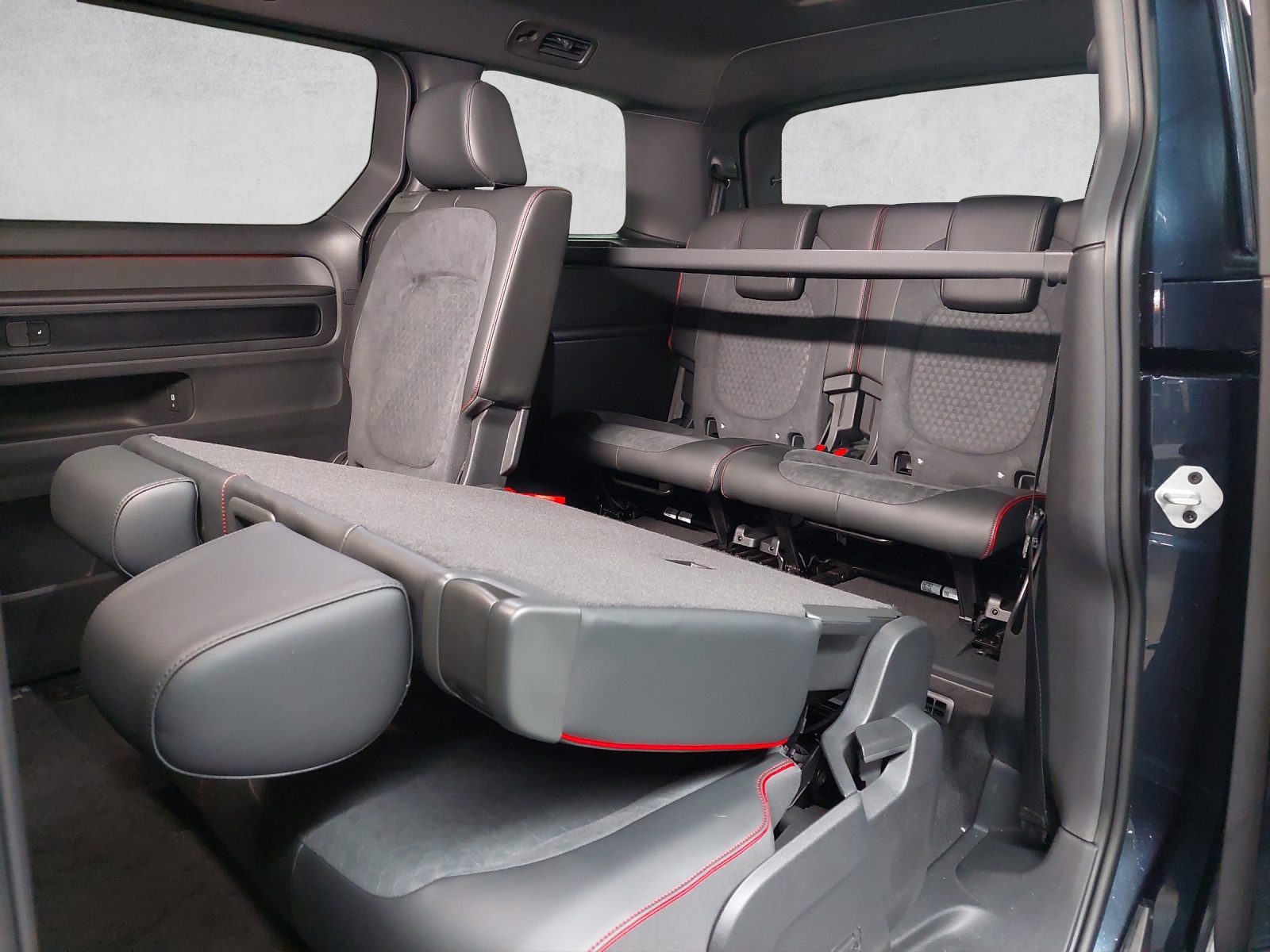 VW ID.Buzz LWB GTX 4 Motion-image-8