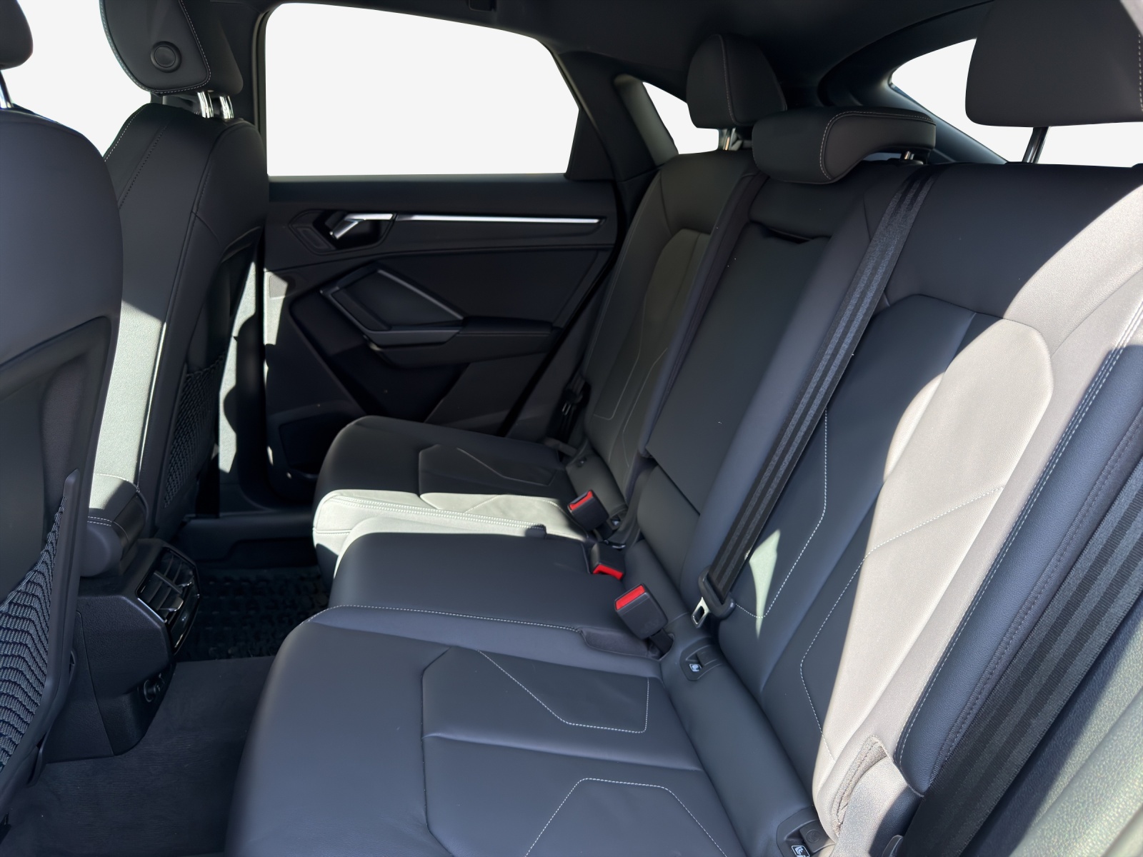 AUDI Q3 Sportback 45 TFSI e S line S-tronic-image-12