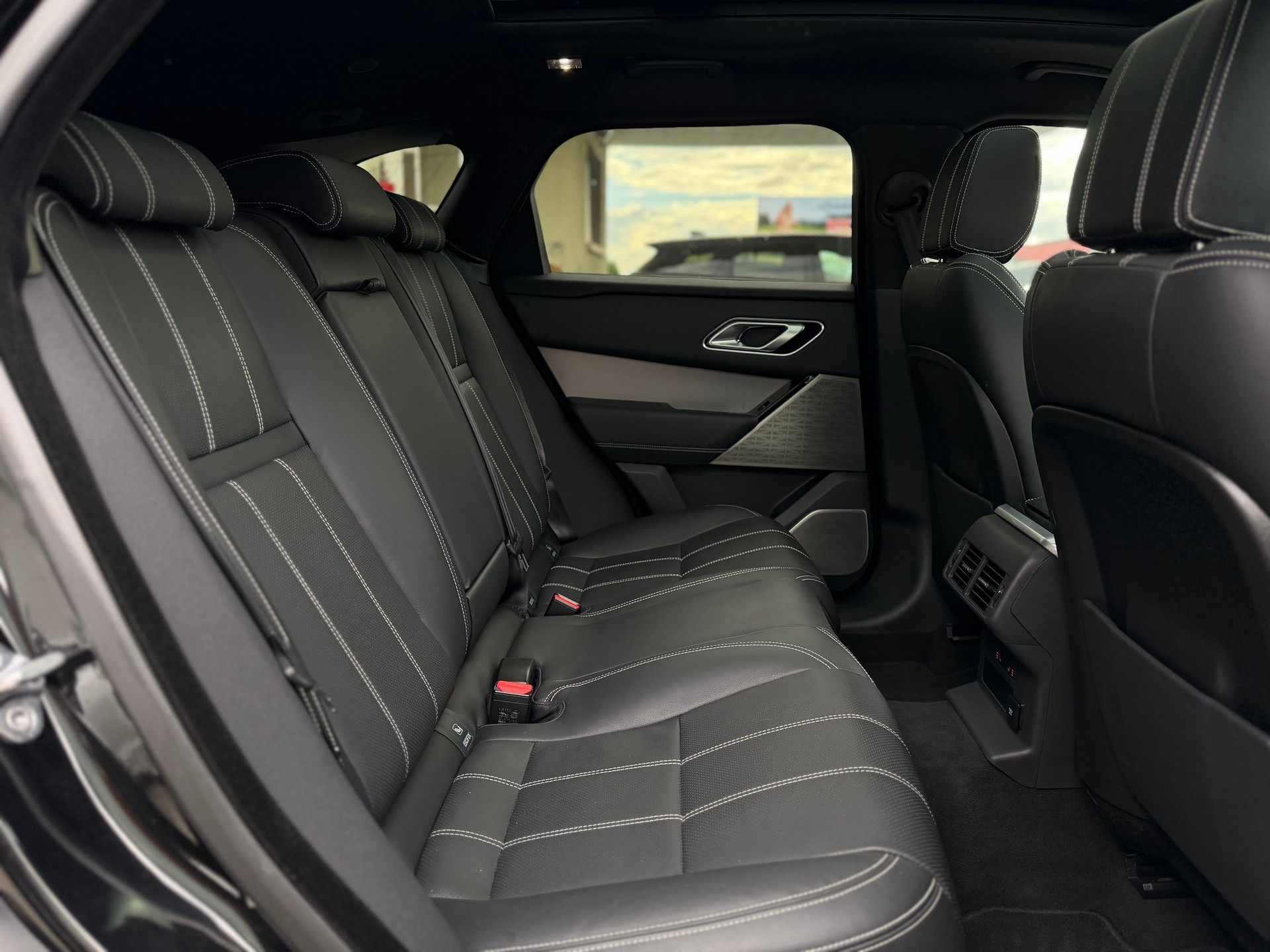 LAND ROVER Range Rover Velar R-Dynamic D 300 I6 MHEV SE Automatic-image-12