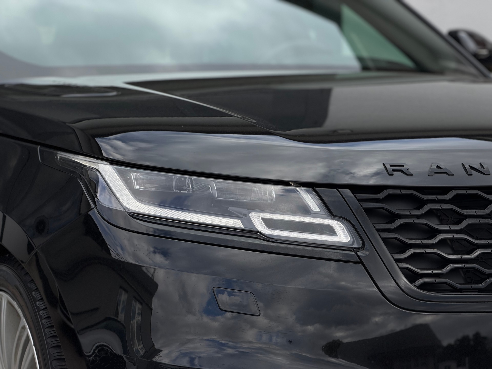 LAND ROVER Range Rover Velar R-Dynamic D 300 I6 MHEV SE Automatic-image-7