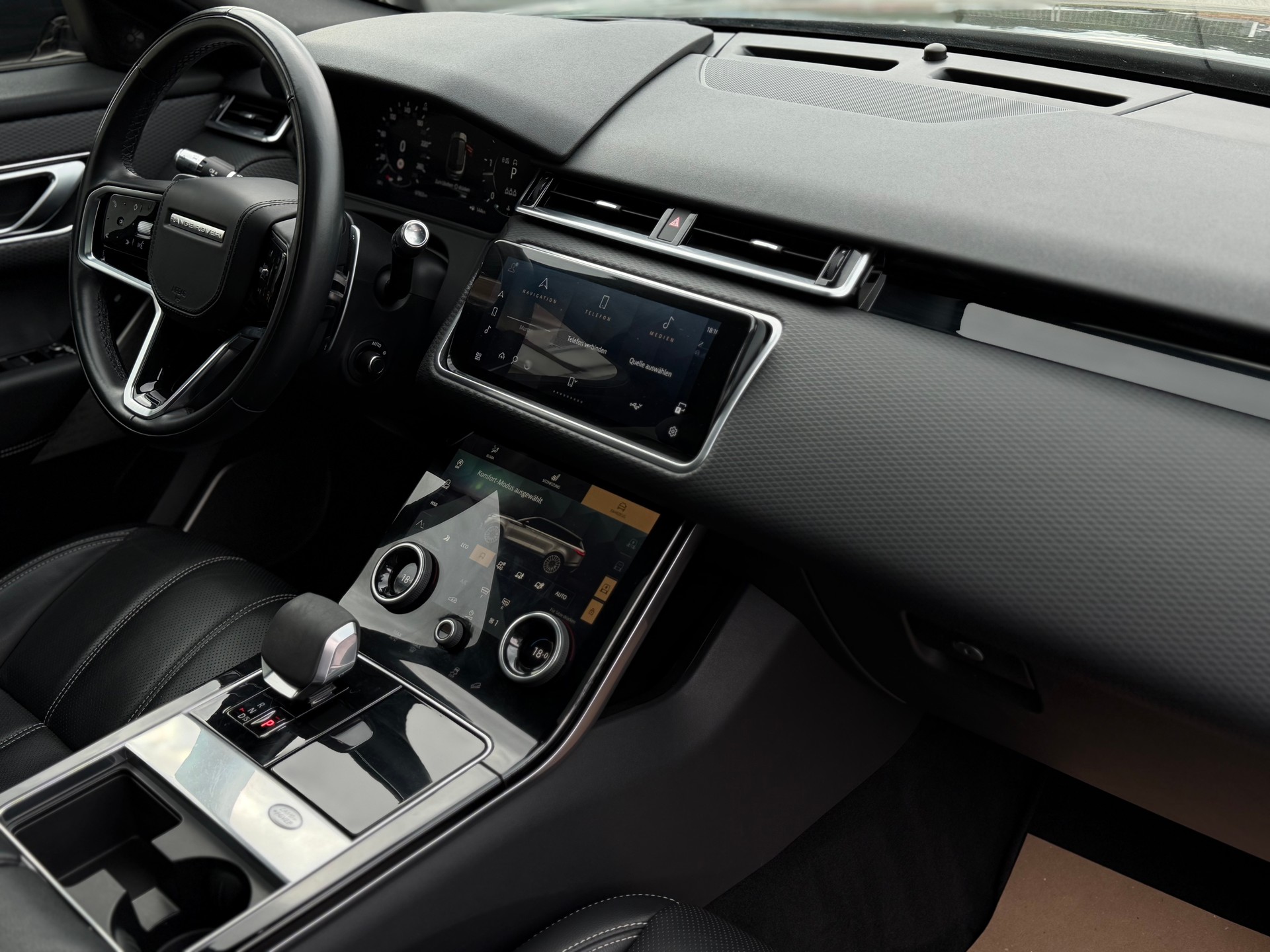 LAND ROVER Range Rover Velar R-Dynamic D 300 I6 MHEV SE Automatic-image-14