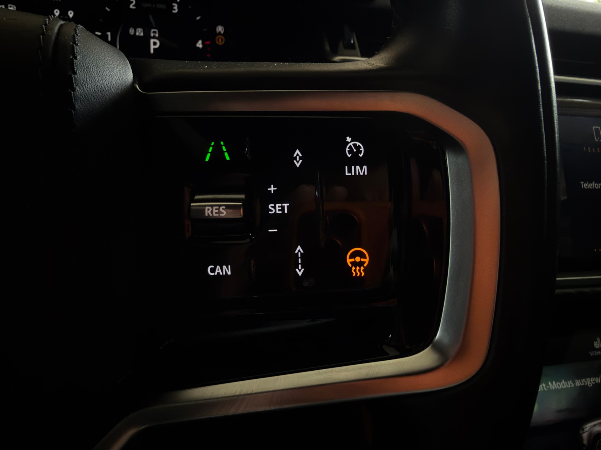 LAND ROVER Range Rover Velar R-Dynamic D 300 I6 MHEV SE Automatic-image-16