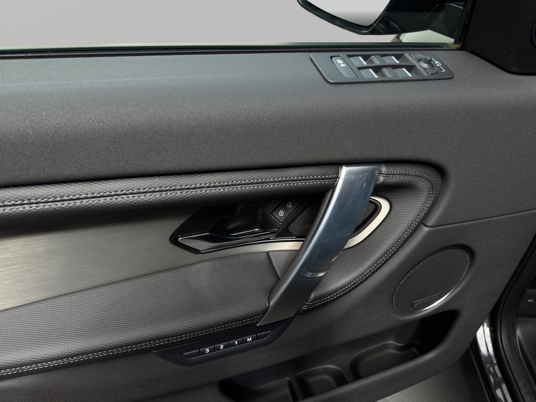 LAND ROVER Discovery Sport 1.5 T 270e Landmark-image-16