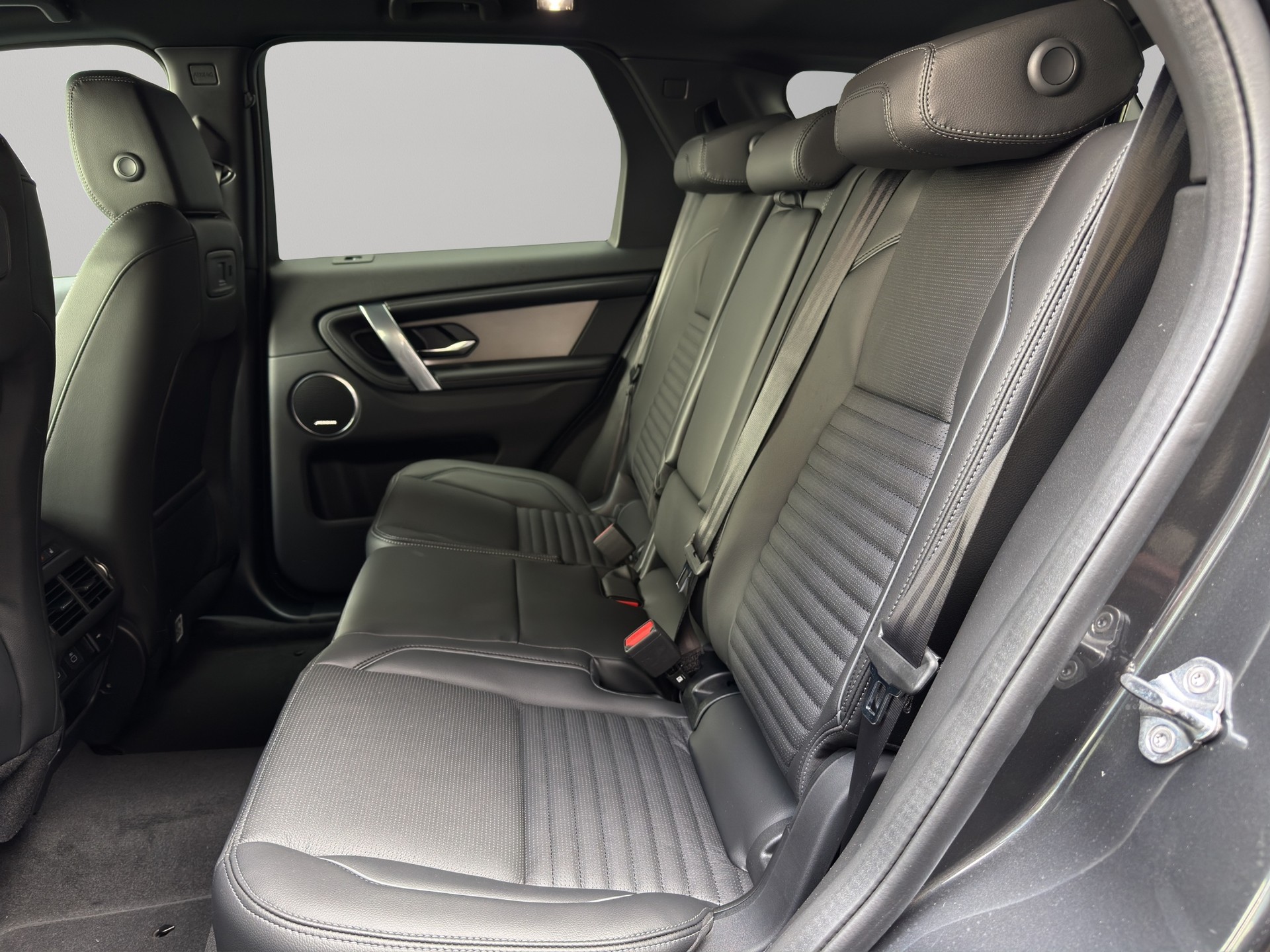 LAND ROVER Discovery Sport 1.5 T 270e Landmark-image-14