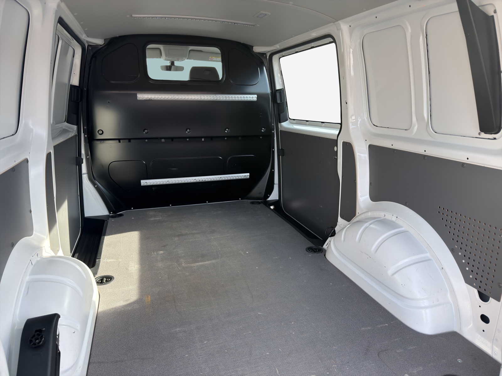VW T6.1 2.0 TDI-image-13