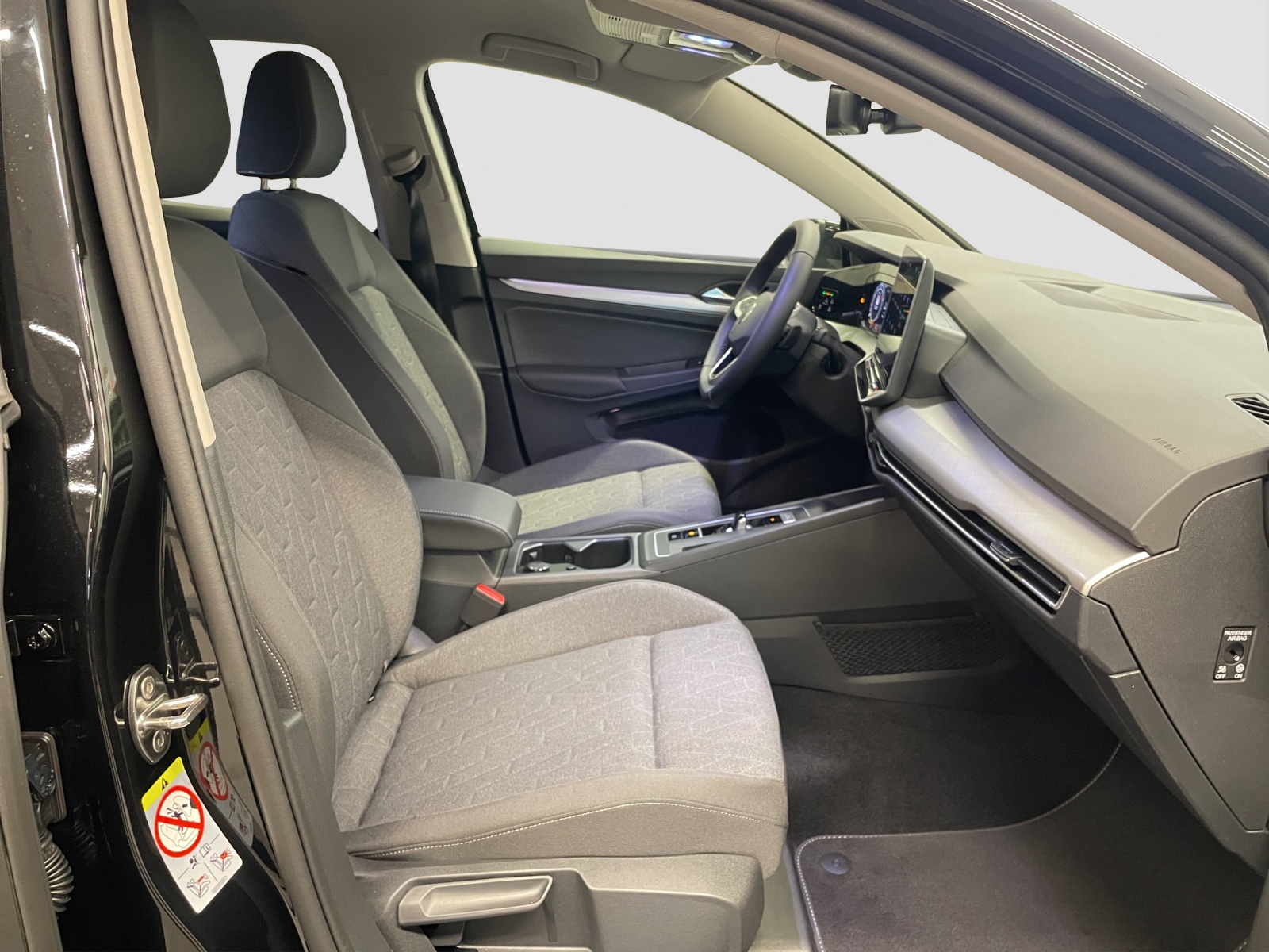 VW Golf 1.5 e TSI mHEV United DSG-image-13