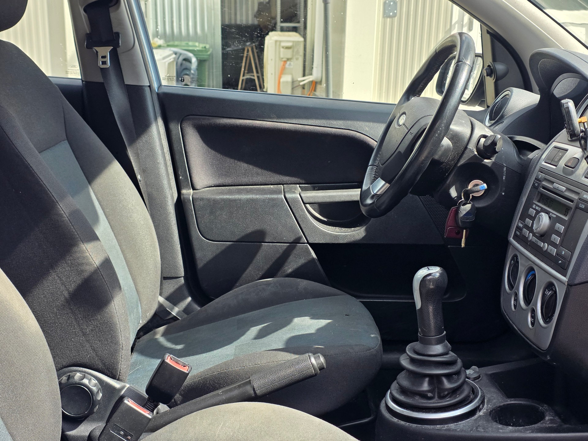FORD Fiesta 1.4 16V Trend-image-11