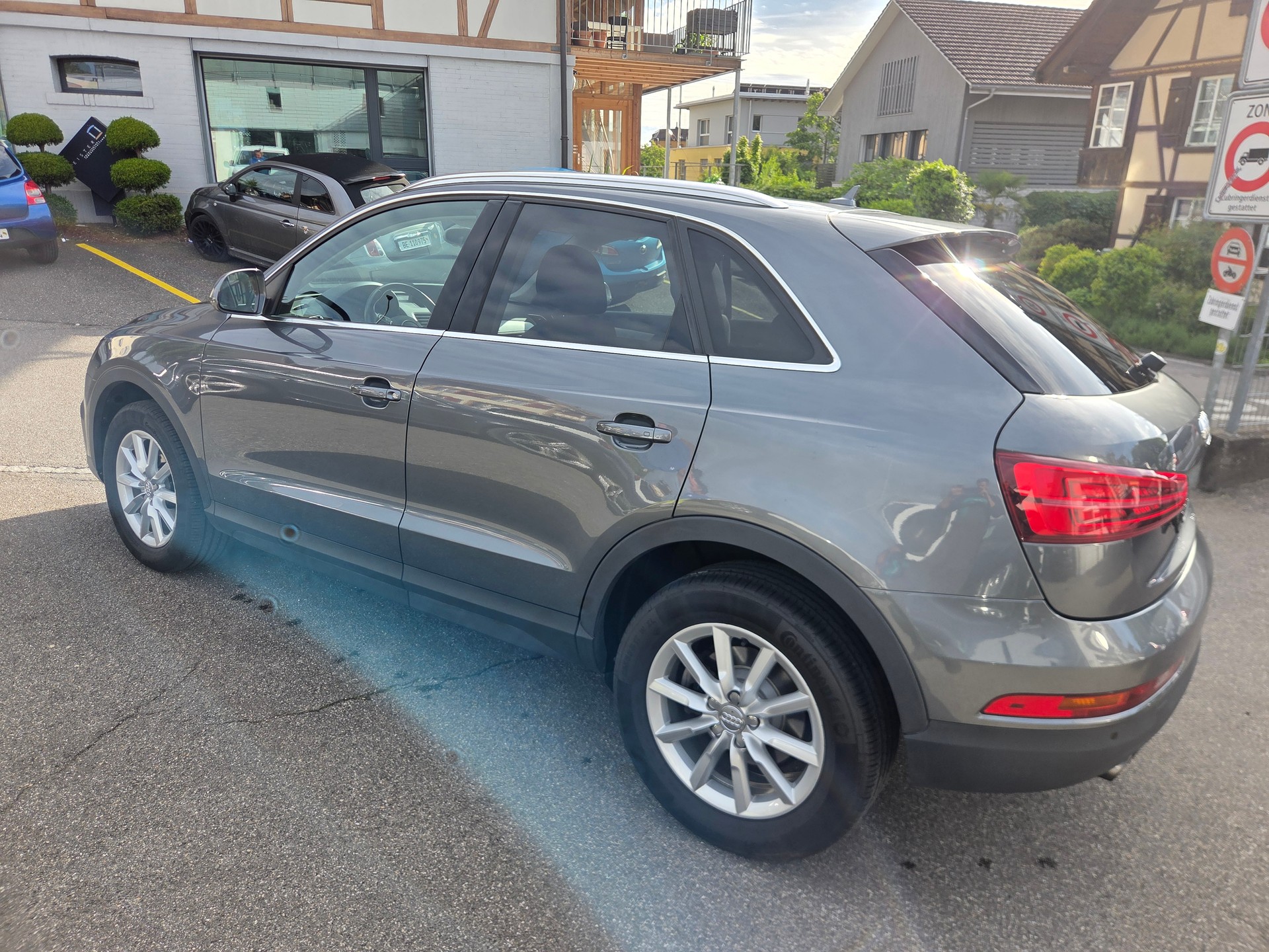 AUDI Q3 2.0 TFSI quattro S-tronic-image-5