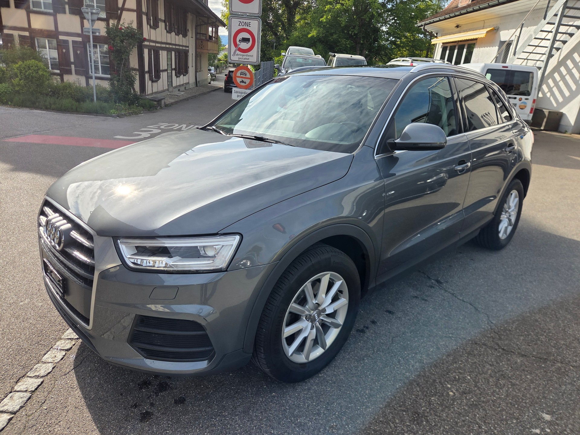 AUDI Q3 2.0 TFSI quattro S-tronic-image-3