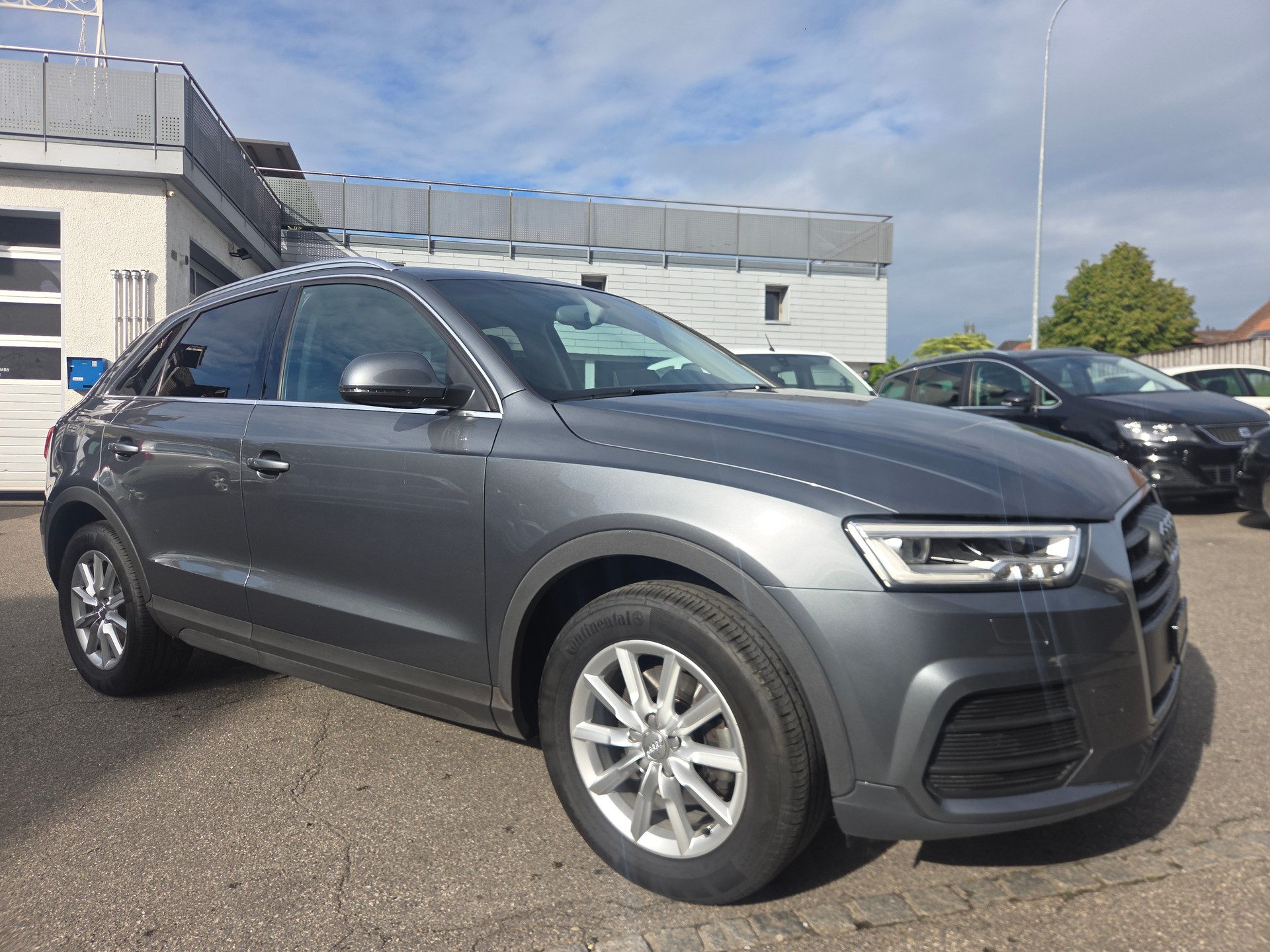 AUDI Q3 2.0 TFSI quattro S-tronic-image-0