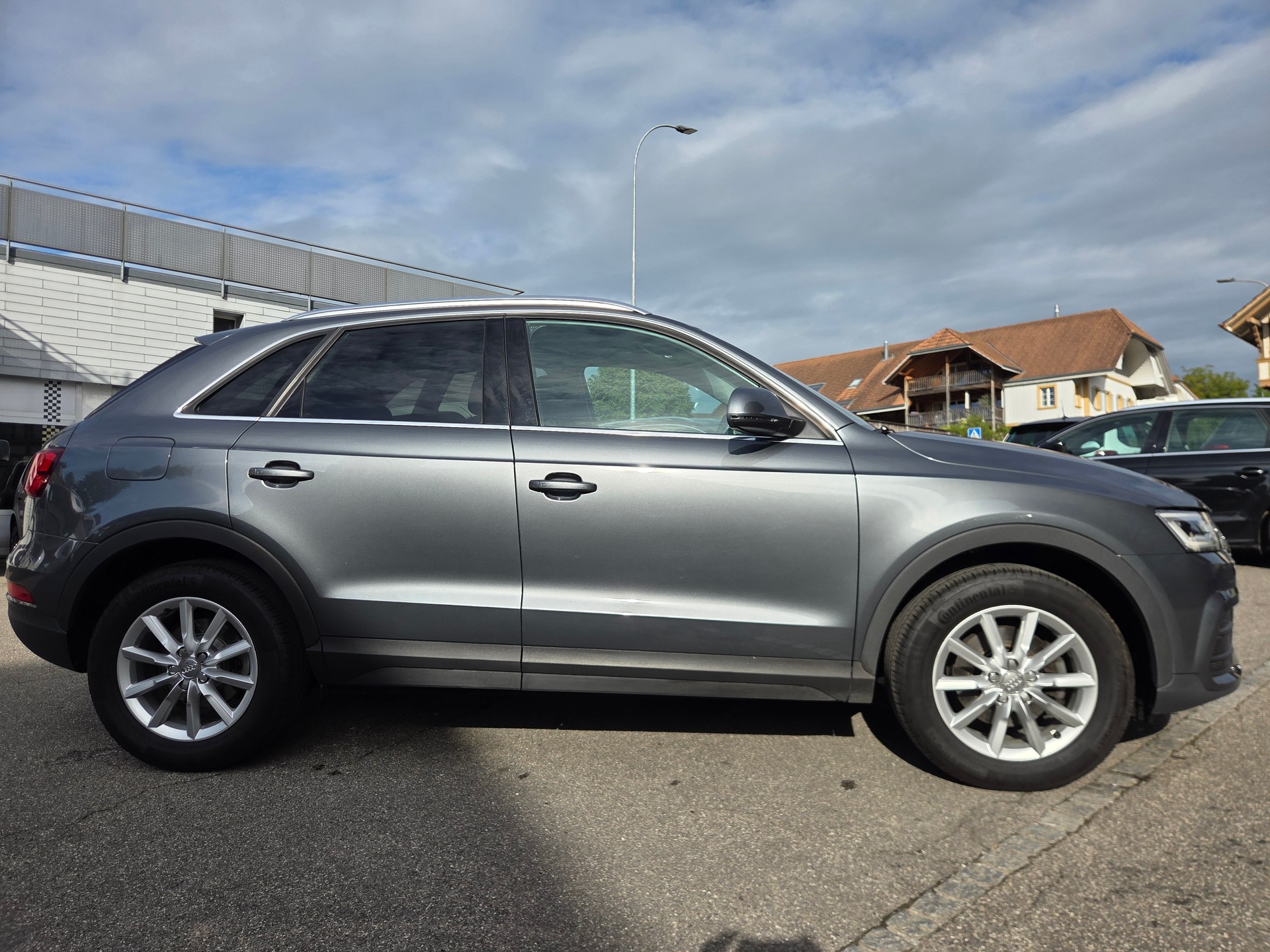 AUDI Q3 2.0 TFSI quattro S-tronic-image-9