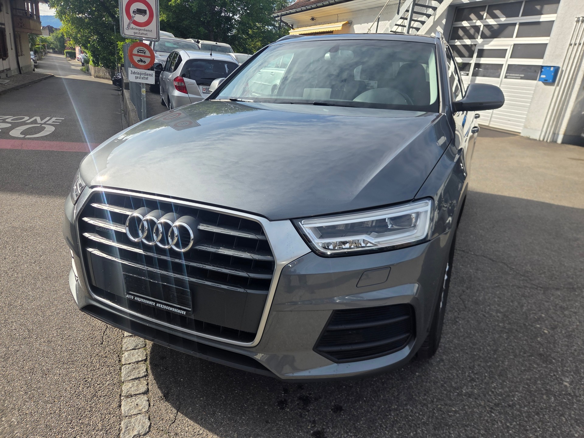 AUDI Q3 2.0 TFSI quattro S-tronic-image-2