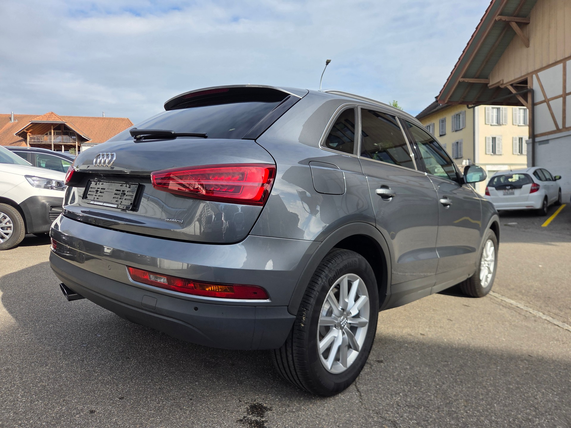 AUDI Q3 2.0 TFSI quattro S-tronic-image-7