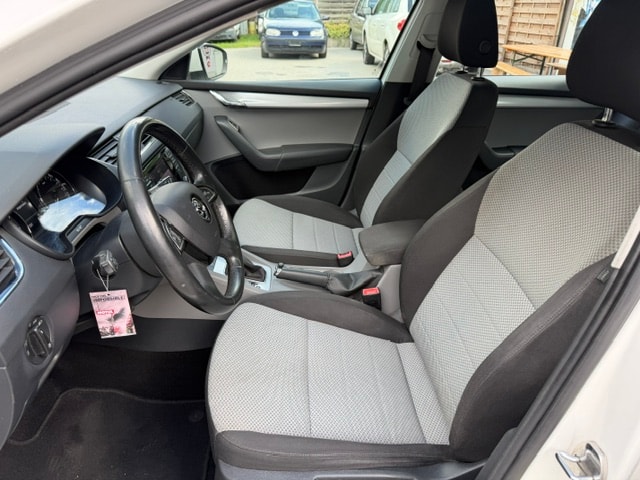 SKODA Octavia Combi 1.8 TSI Elegance DSG-image-11