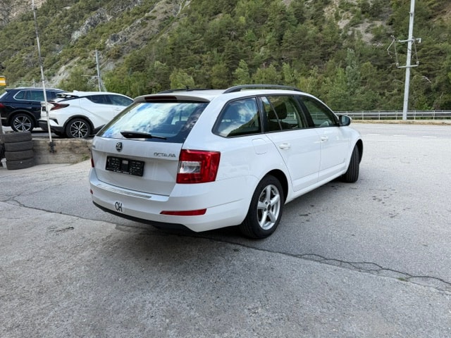 SKODA Octavia Combi 1.8 TSI Elegance DSG-image-6
