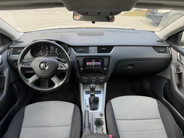 SKODA Octavia Combi 1.8 TSI Elegance DSG-image-10