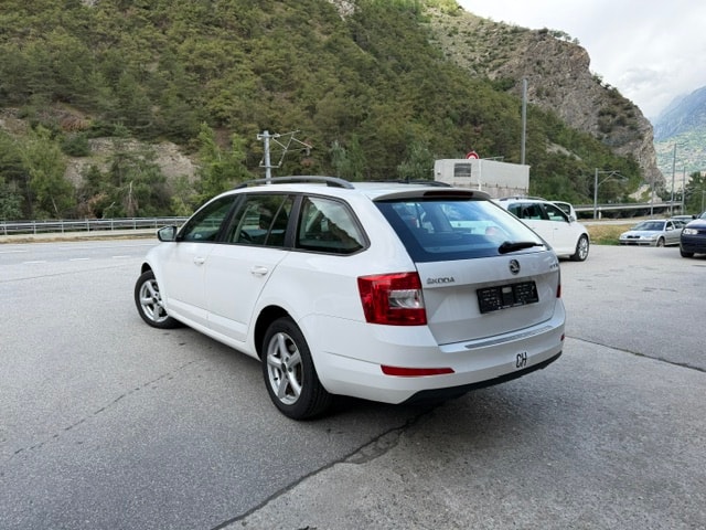 SKODA Octavia Combi 1.8 TSI Elegance DSG-image-4