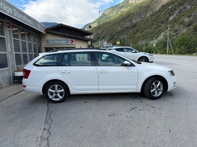 SKODA Octavia Combi 1.8 TSI Elegance DSG-image-7